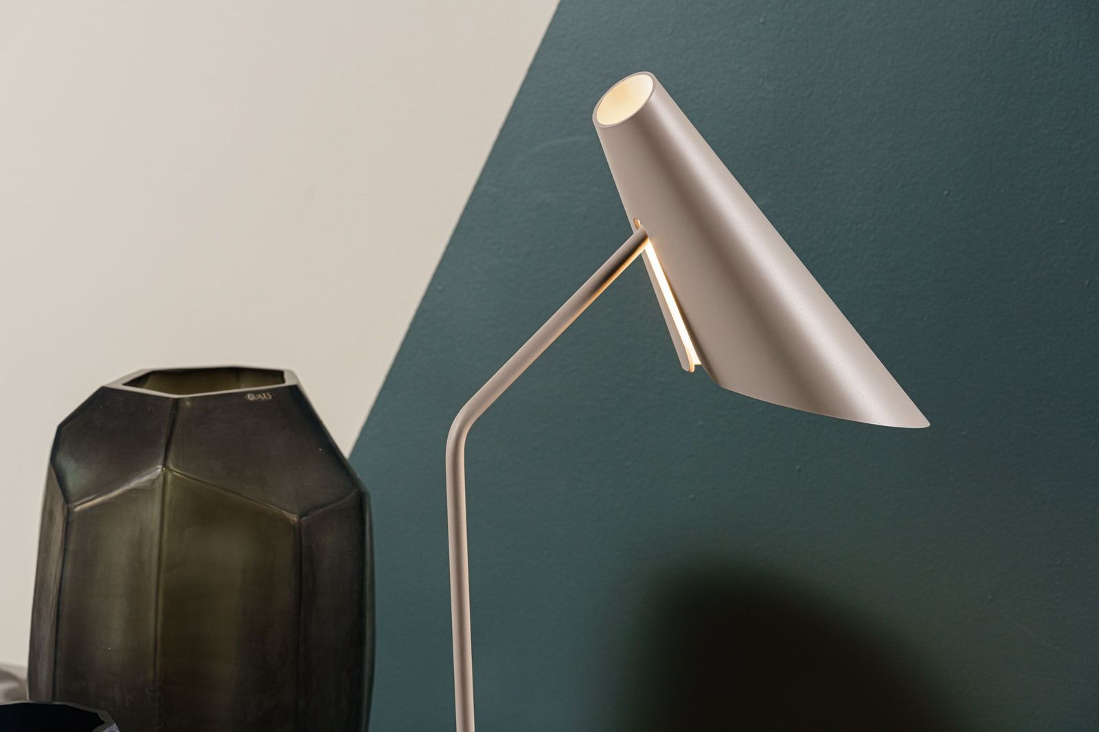 Vibia Торшер I.Cono 0712 Biegi от Vibia — в интерьере