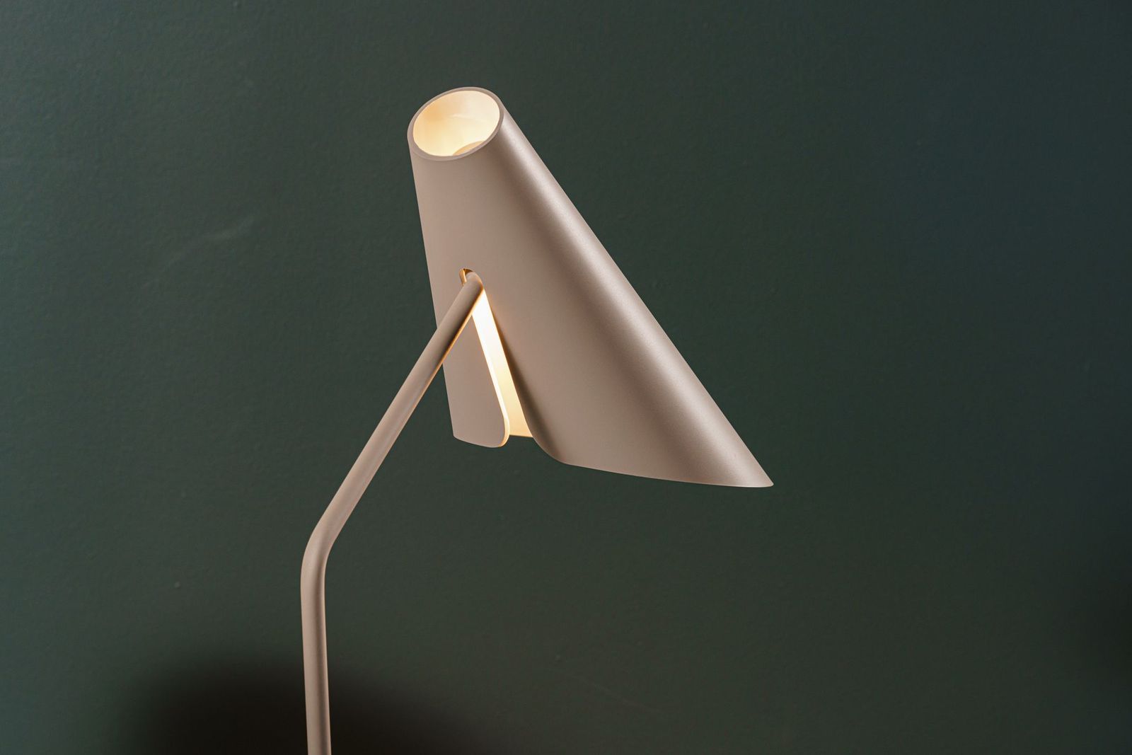 Vibia Торшер I.Cono 0712 Biegi от Vibia — в интерьере