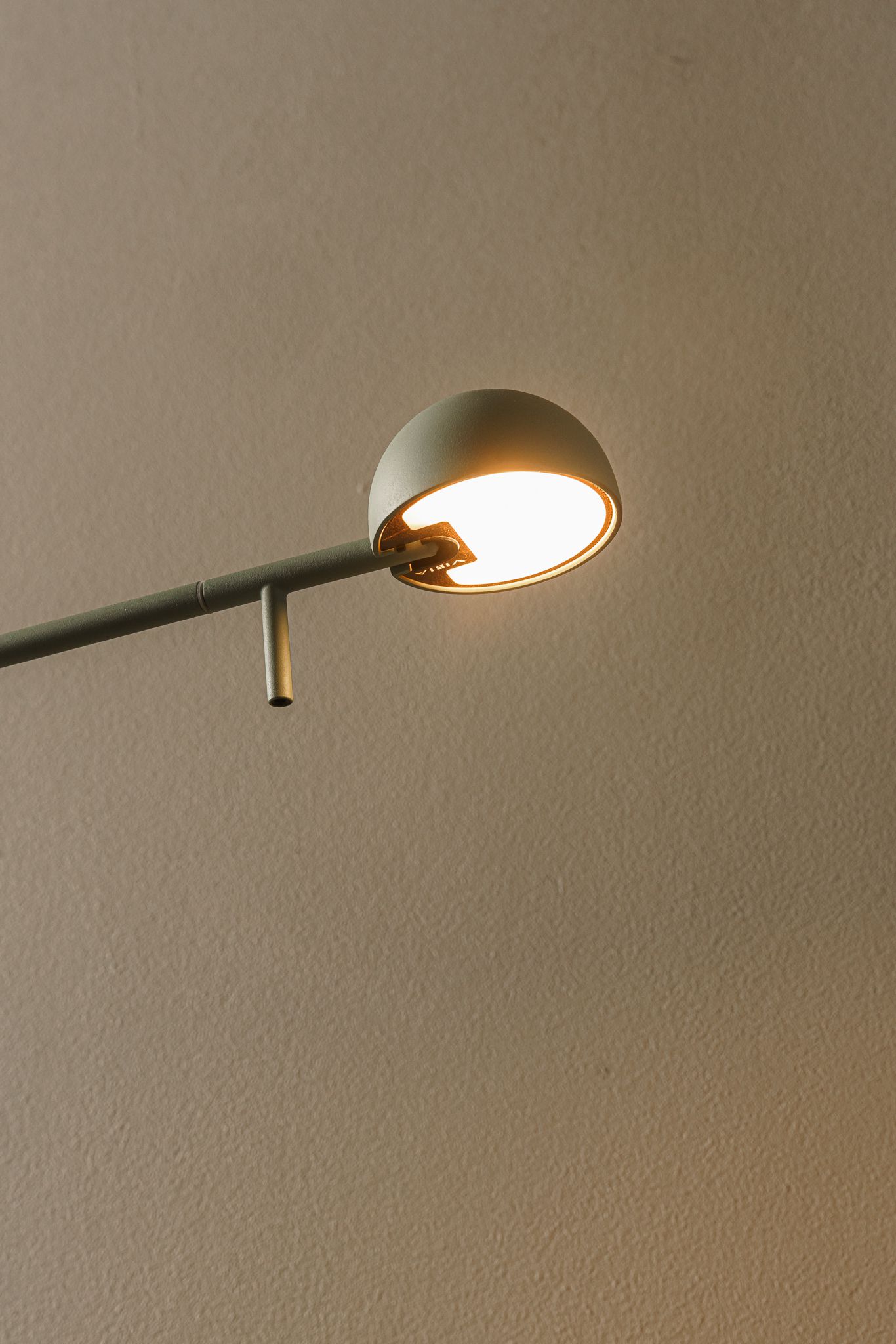 Vibia Настольная лампа Pin 1655 Green от Vibia — в интерьере