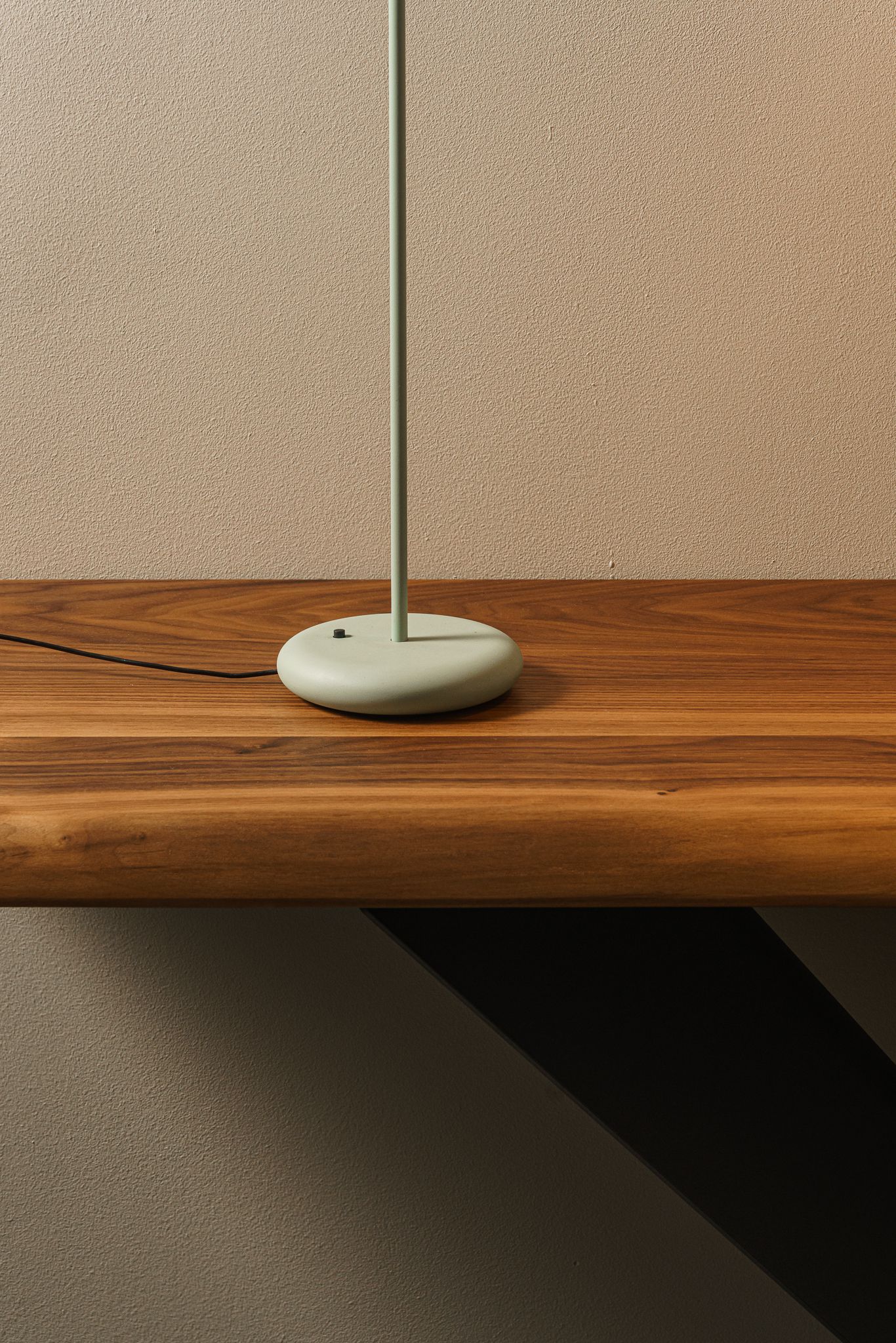 Vibia Настольная лампа Pin 1655 Green от Vibia — в интерьере