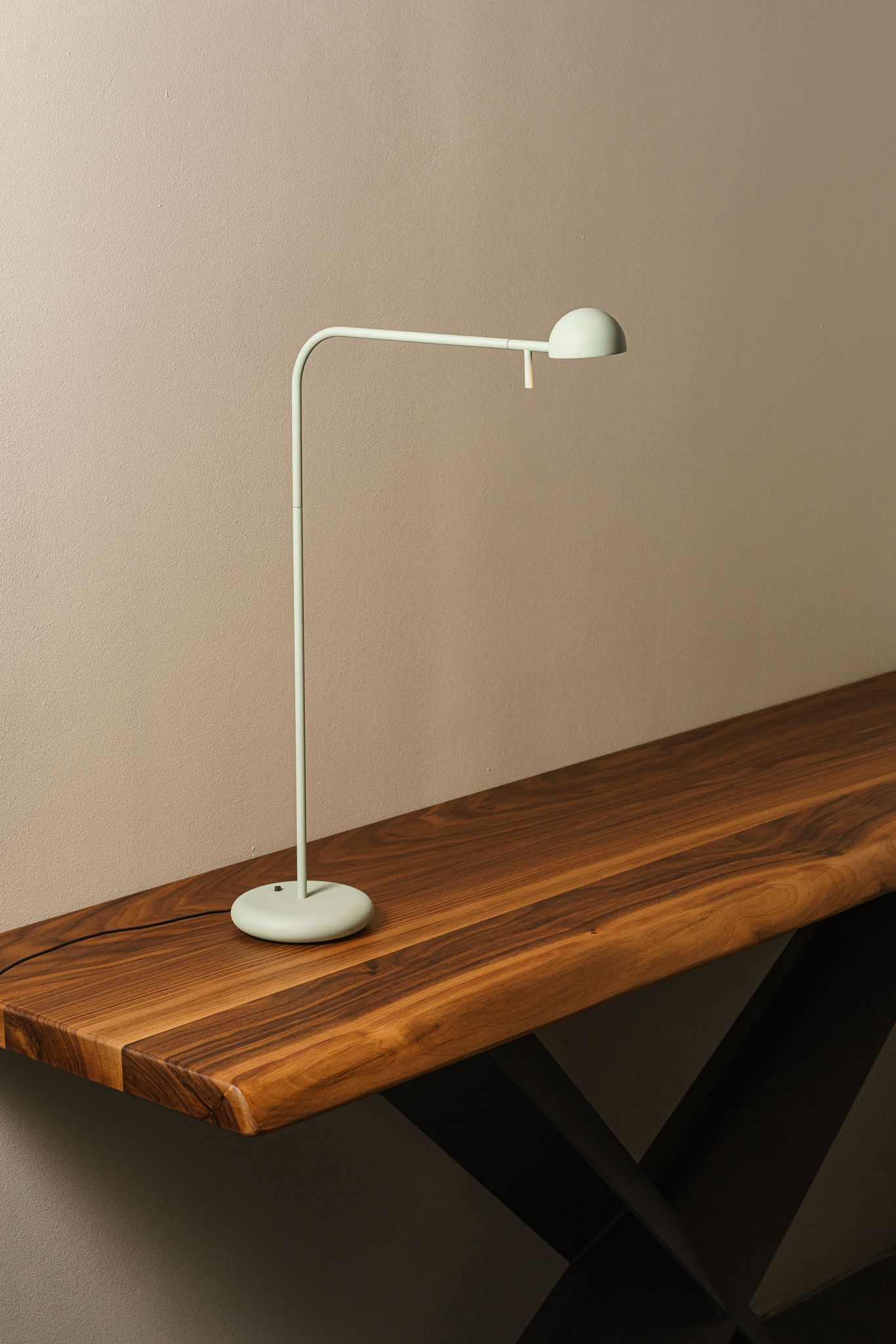 Vibia Настольная лампа Pin 1655 Green от Vibia — в интерьере