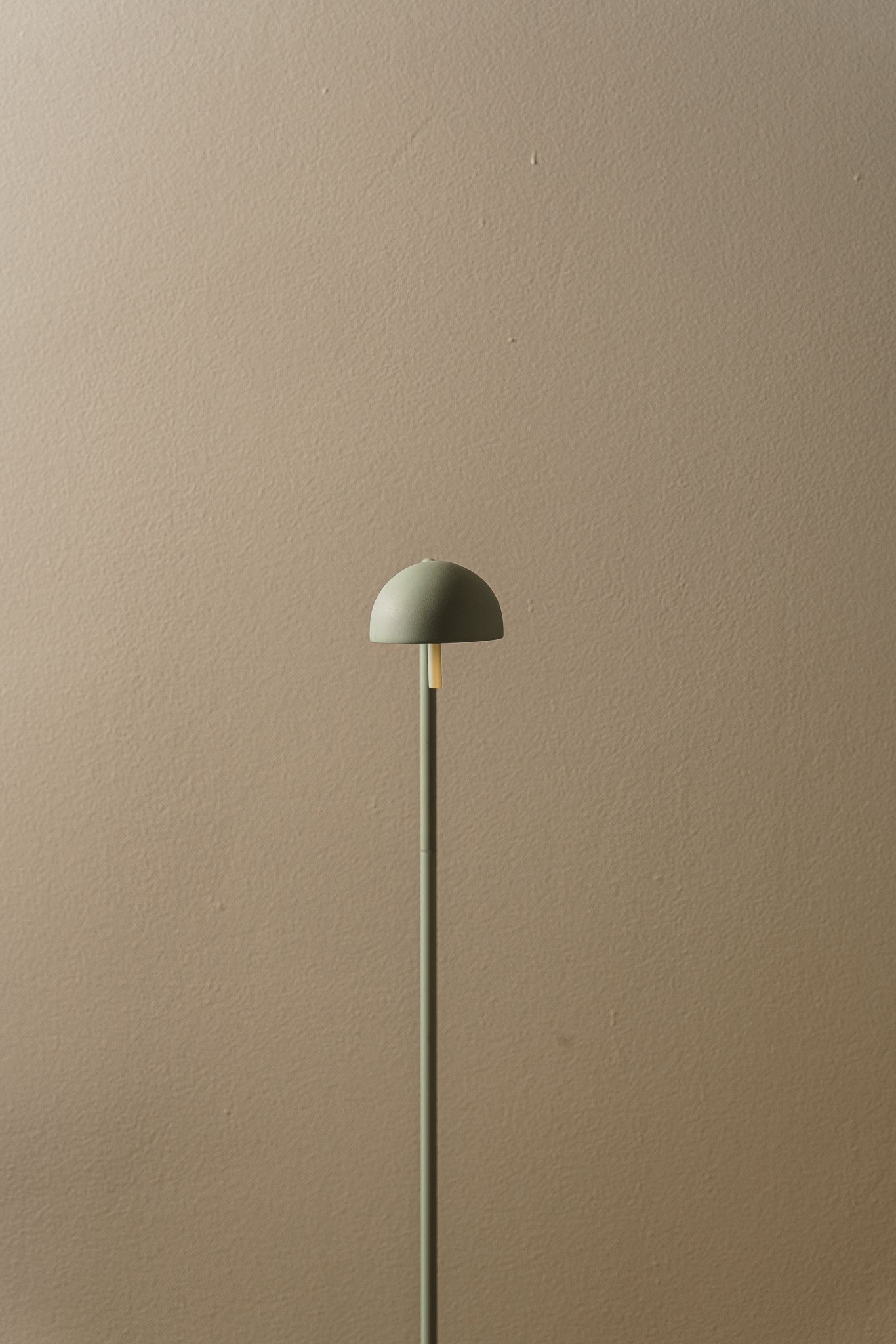 Vibia Настольная лампа Pin 1655 Green от Vibia — в интерьере