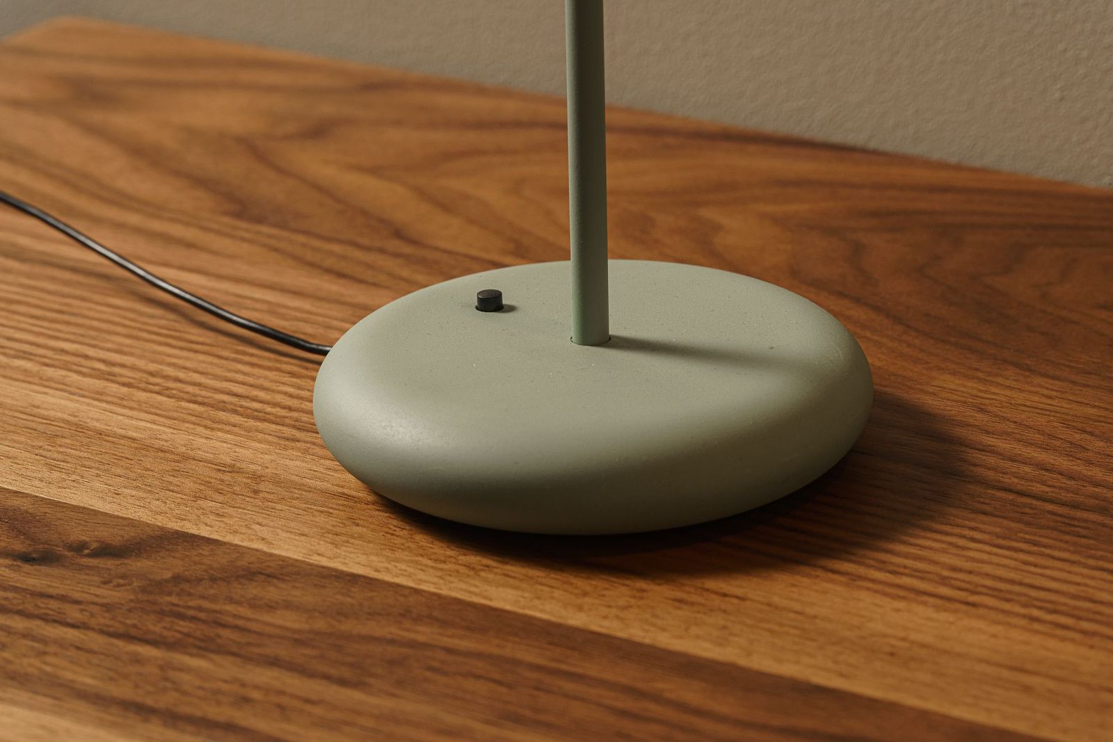 Vibia Настольная лампа Pin 1655 Green от Vibia — в интерьере