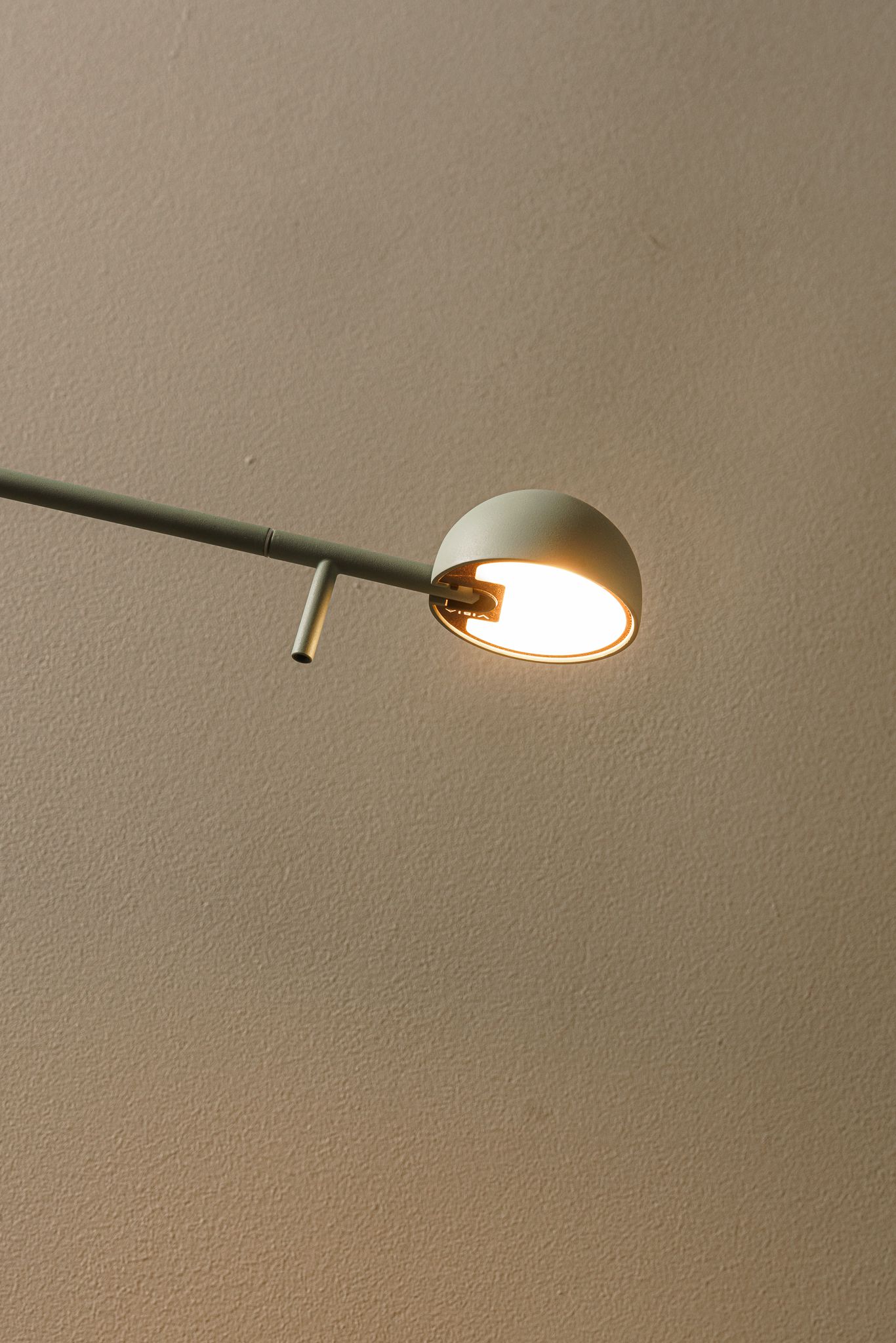 Vibia Настольная лампа Pin 1655 Green от Vibia — в интерьере