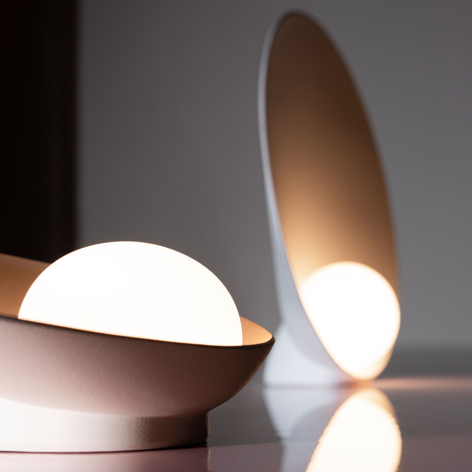 Vibia Настольная лампа Musa 7402 Biege от Vibia — в интерьере