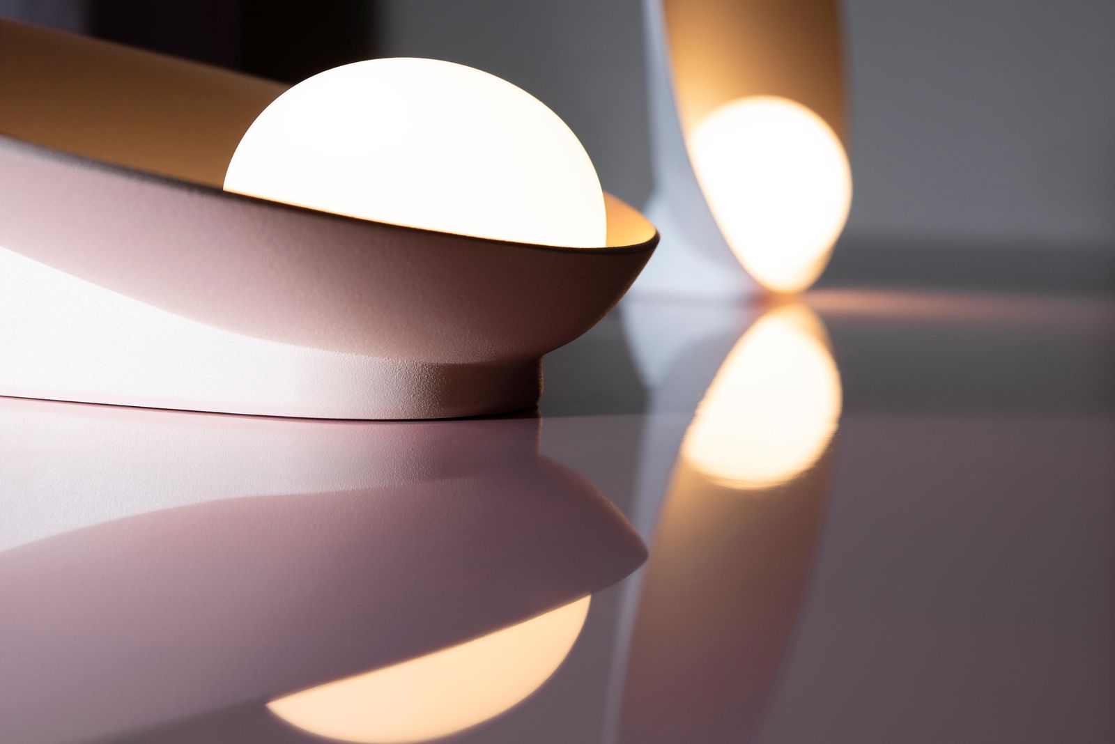 Vibia Настольная лампа Musa 7402 Biege от Vibia — в интерьере