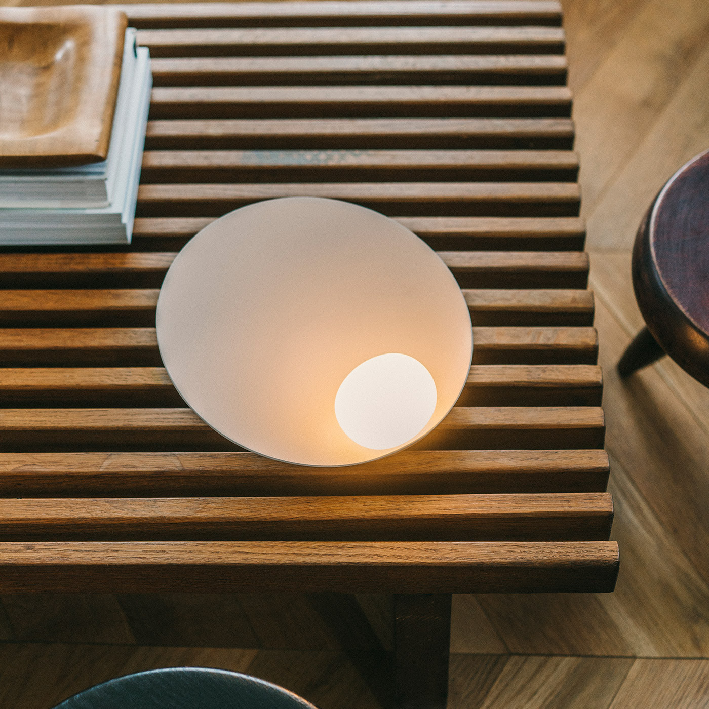 Vibia Настольная лампа Musa 7402 Biege от Vibia — в интерьере