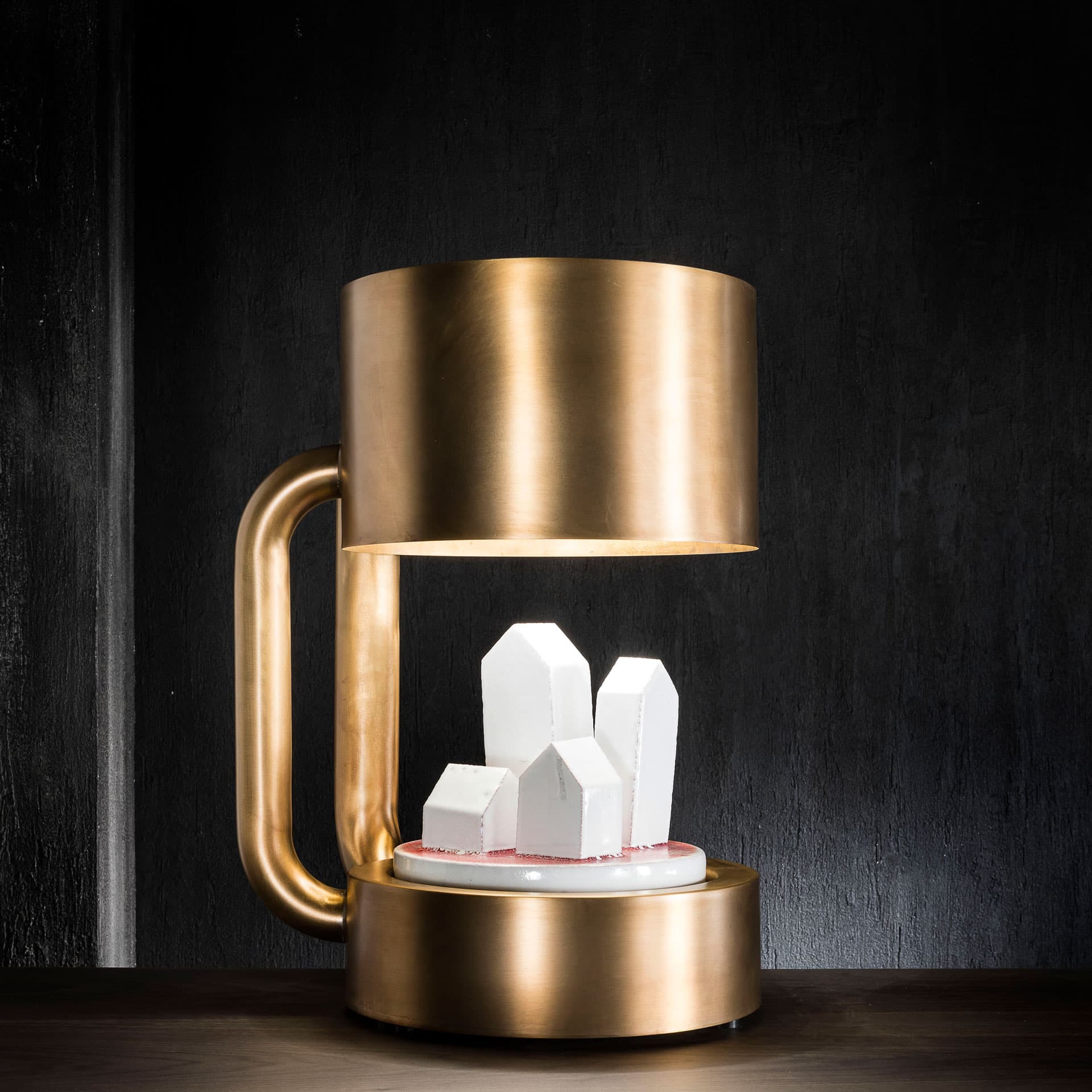 Henge Настольная лампа Compound Light от Henge — в интерьере