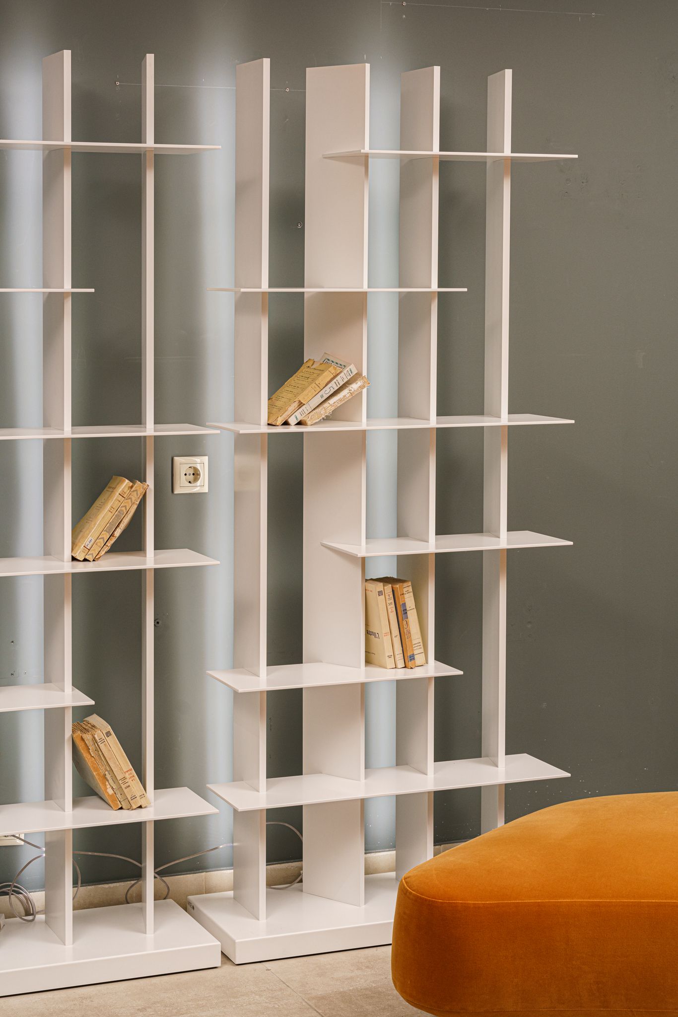 Flou Стеллаж с подсветкой CCLight White от Flou — в интерьере