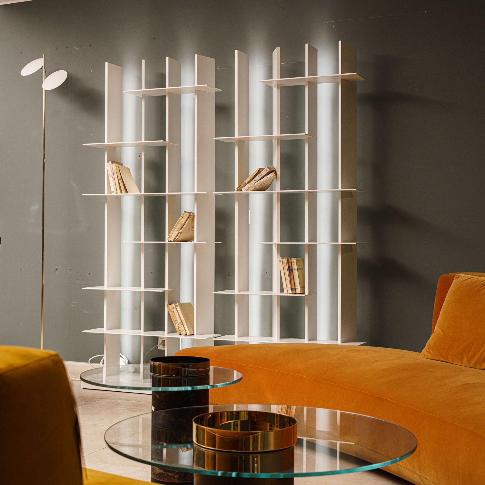 Flou Стеллаж с подсветкой CCLight White от Flou — в интерьере