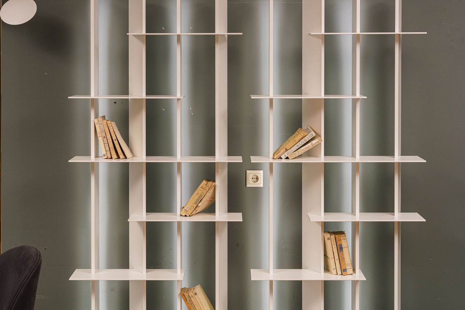 Flou Стеллаж с подсветкой CCLight White от Flou — в интерьере