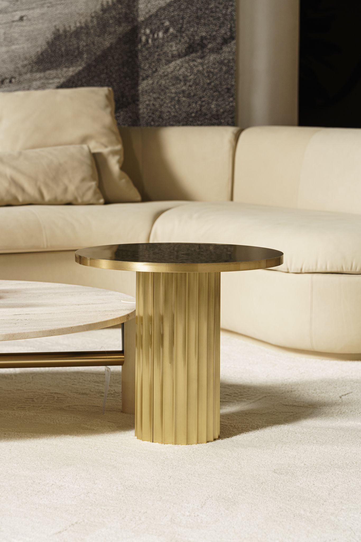 Baxter Журнальный столик Allure 50 Antiqued polished brass от Baxter — в интерьере