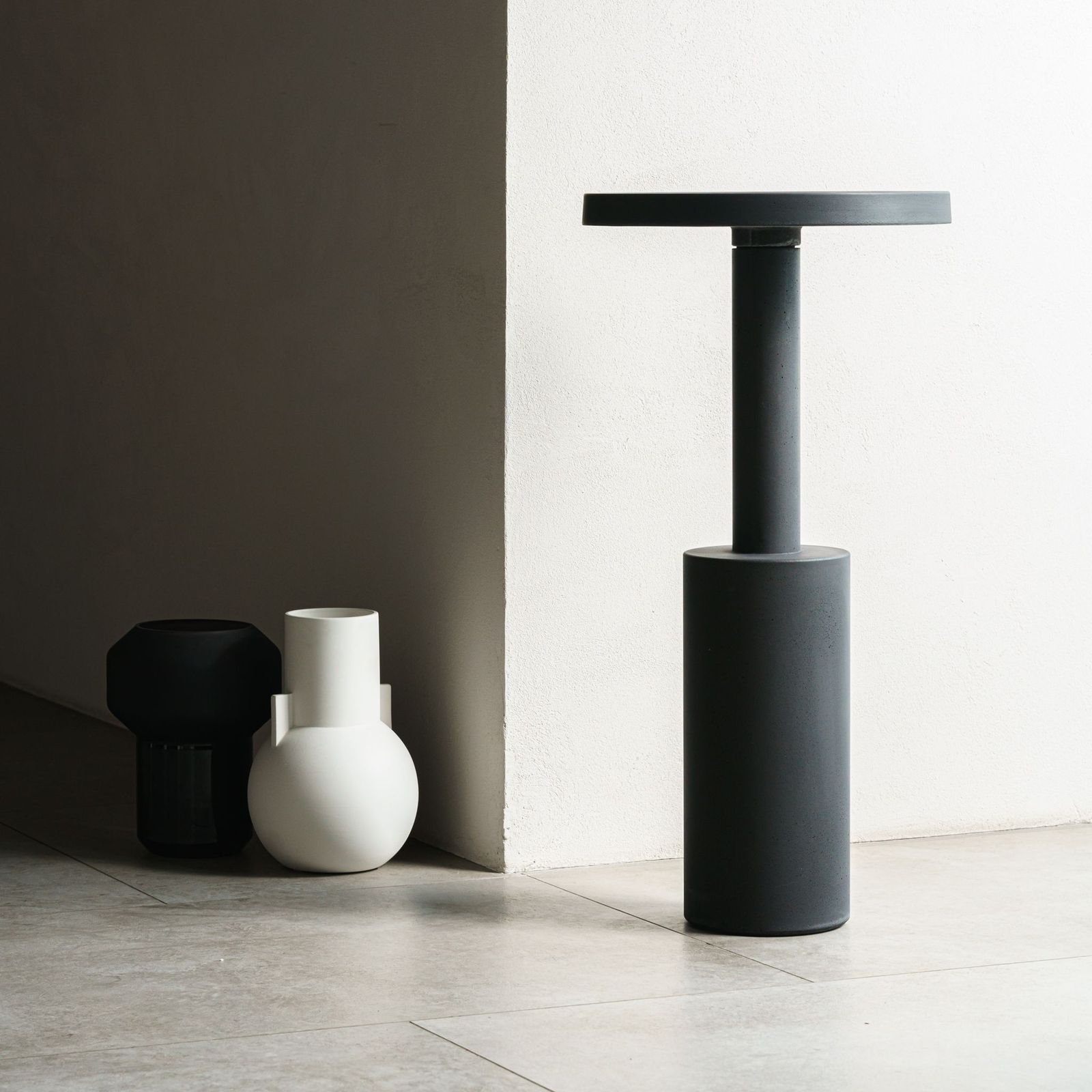 Baxter Журнальный столик Pilar 35 Concrete Sand / Anthracite Concrete от Baxter — в интерьере