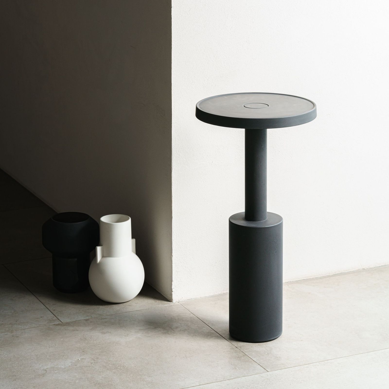 Baxter Журнальный столик Pilar 35 Concrete Sand / Anthracite Concrete от Baxter — в интерьере