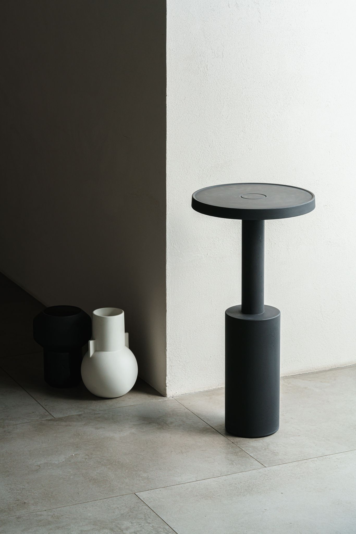 Baxter Журнальный столик Pilar 35 Concrete Sand / Anthracite Concrete от Baxter — в интерьере