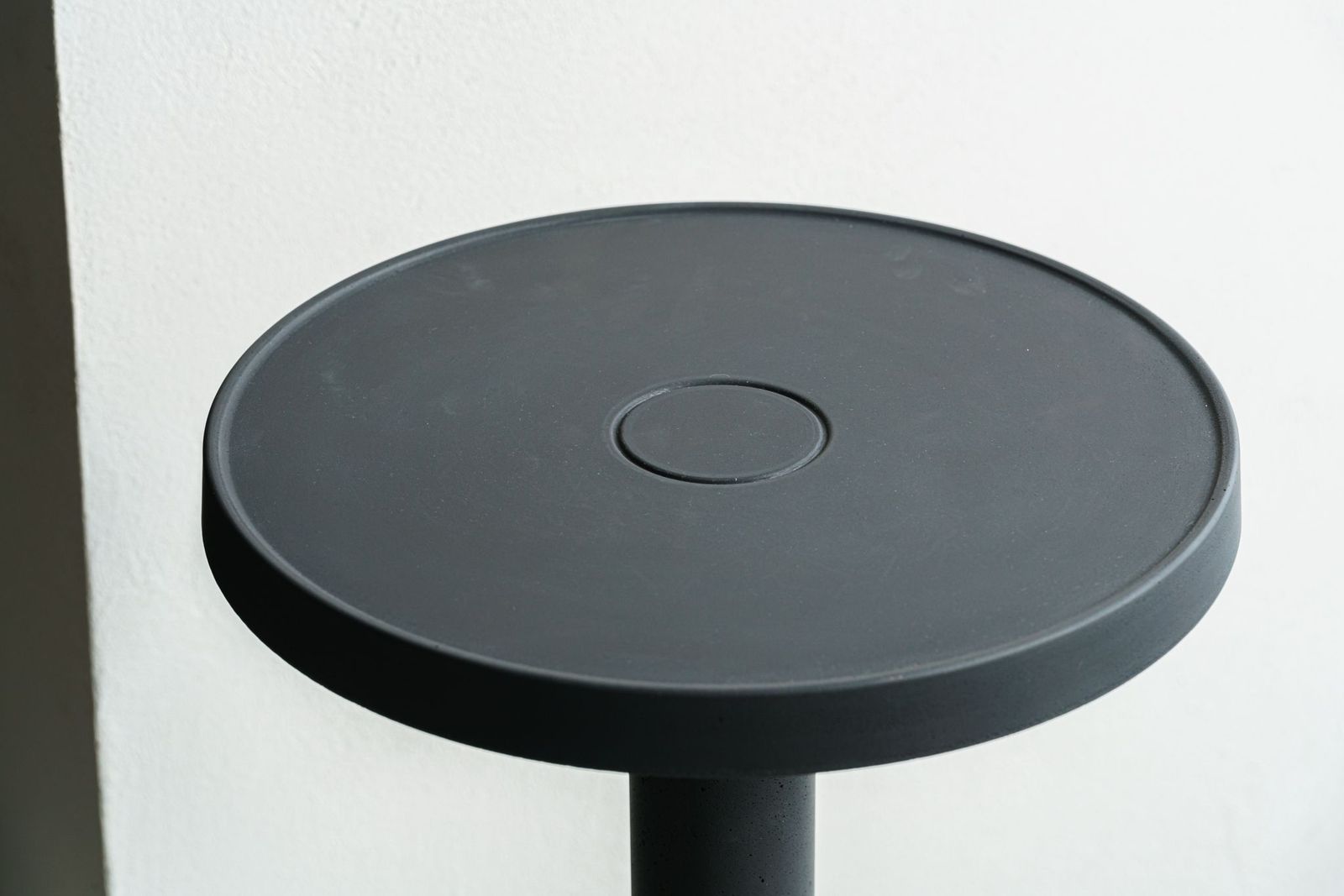 Baxter Журнальный столик Pilar 35 Concrete Sand / Anthracite Concrete от Baxter — в интерьере