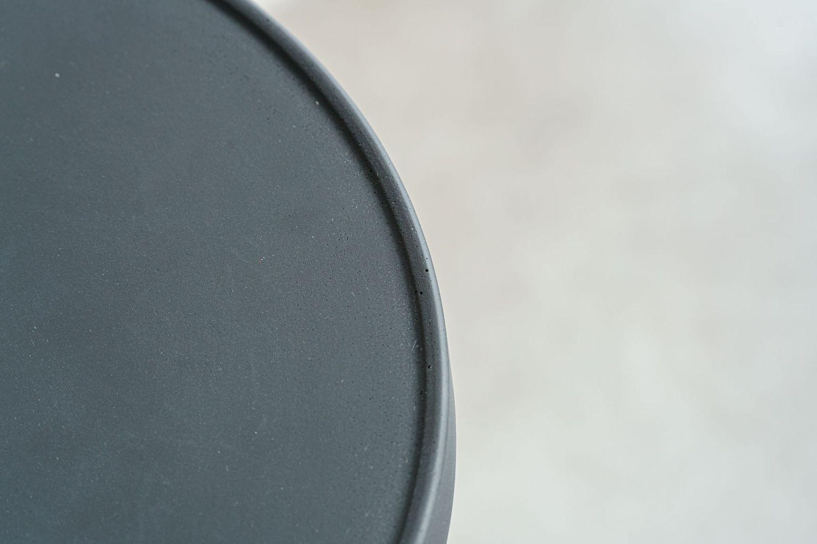 Baxter Журнальный столик Pilar 35 Concrete Sand / Anthracite Concrete от Baxter — в интерьере