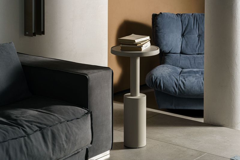 Baxter Журнальный столик Pilar 35 Concrete Sand / Anthracite Concrete от Baxter — в интерьере