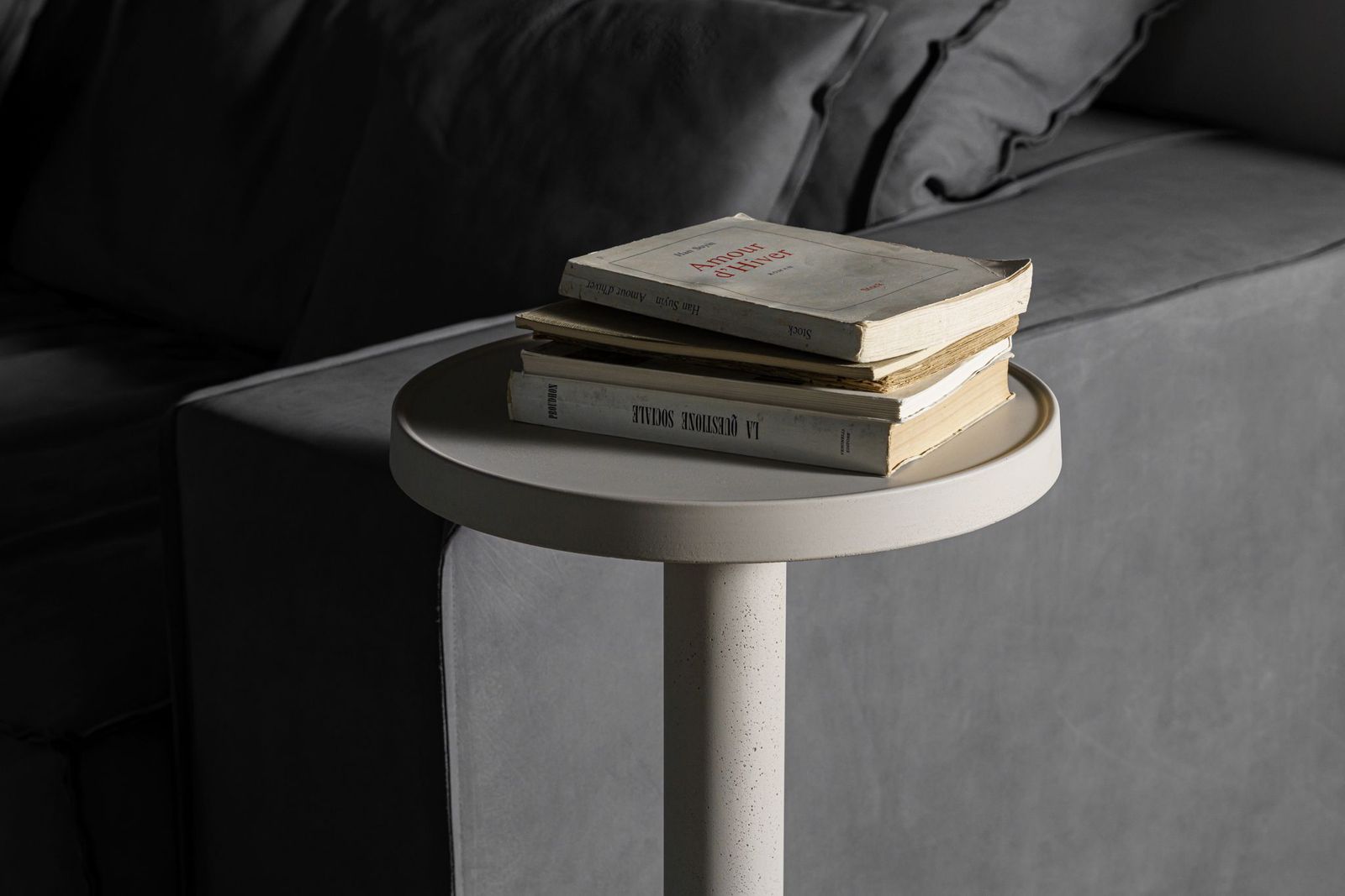 Baxter Журнальный столик Pilar 35 Concrete Sand / Anthracite Concrete от Baxter — в интерьере