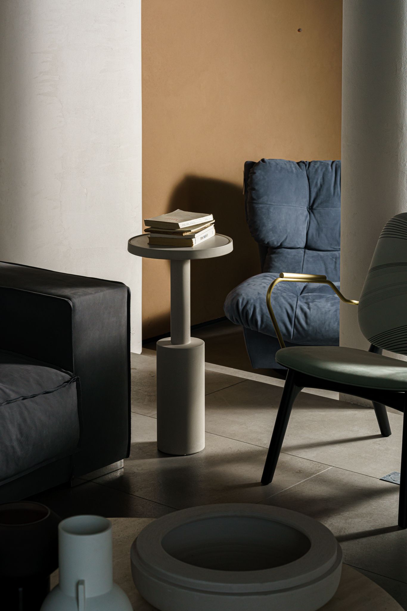 Baxter Журнальный столик Pilar 35 Concrete Sand / Anthracite Concrete от Baxter — в интерьере