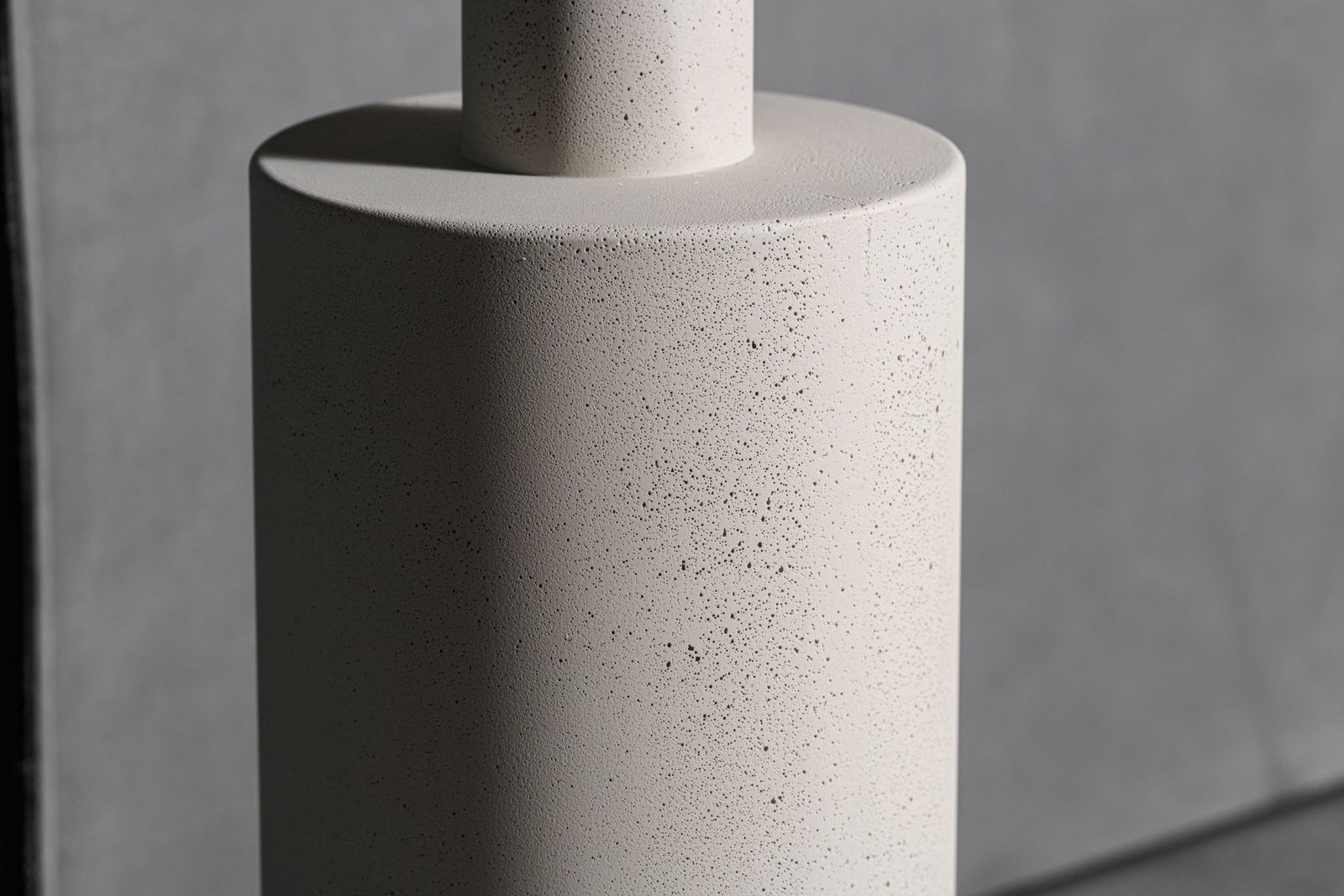 Baxter Журнальный столик Pilar 35 Concrete Sand / Anthracite Concrete от Baxter — в интерьере