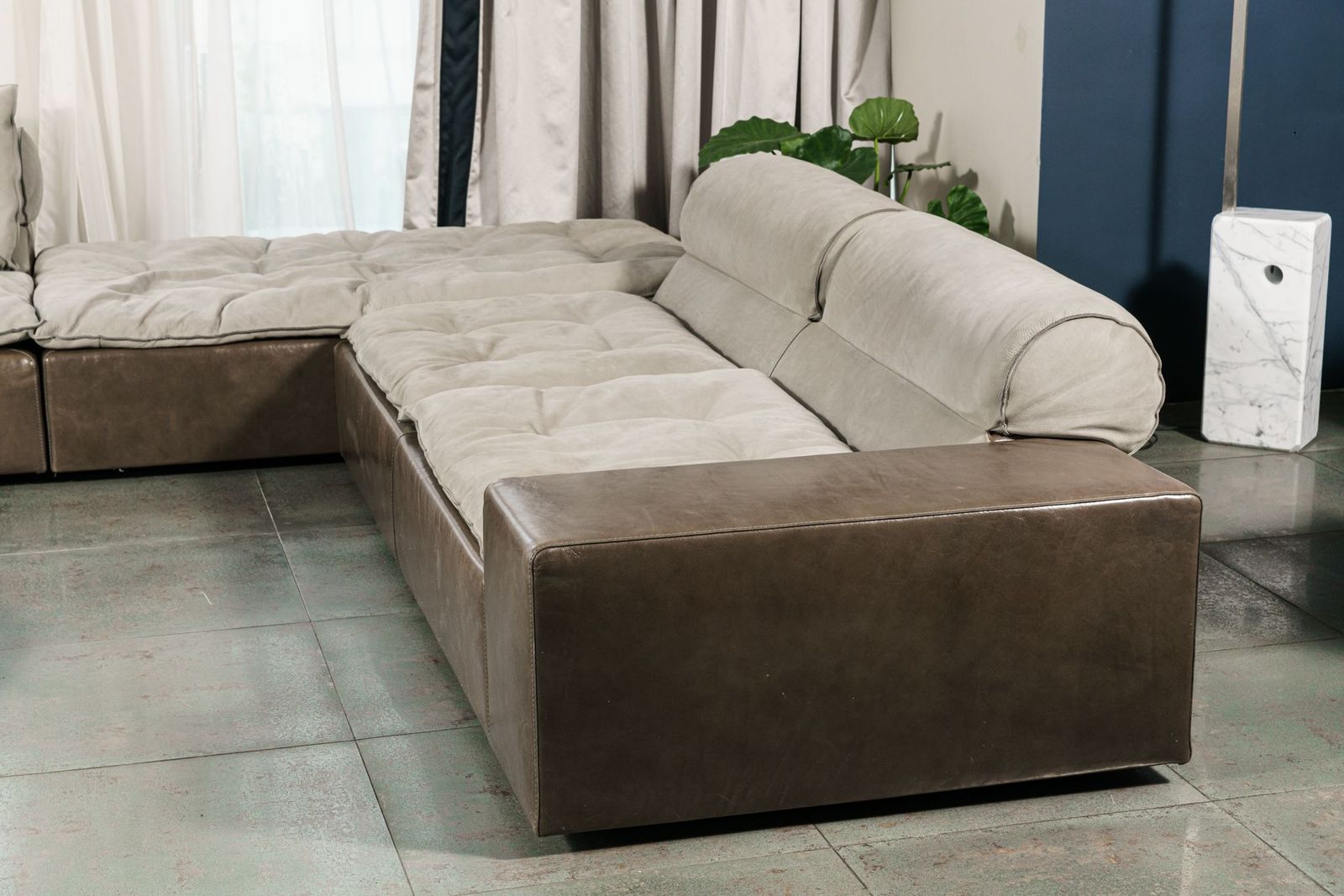 Baxter Диван Miami Roll от Baxter — в интерьере