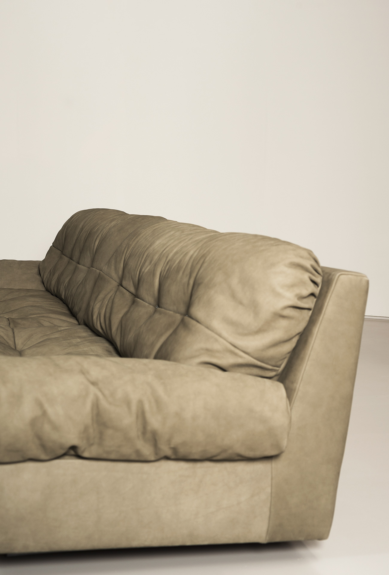 Baxter Диван двухместный Milano Nabuck Lava от Baxter — в интерьере