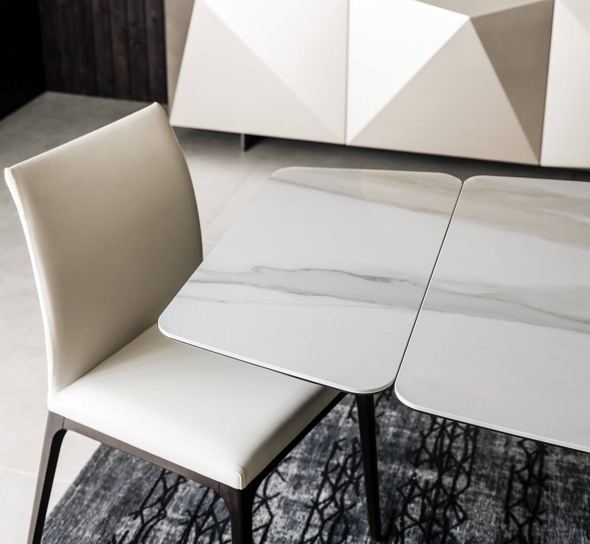 Cattelan Italia Стул без подлокотников Arcadia pelle 948 lino/nero от Cattelan Italia — в интерьере