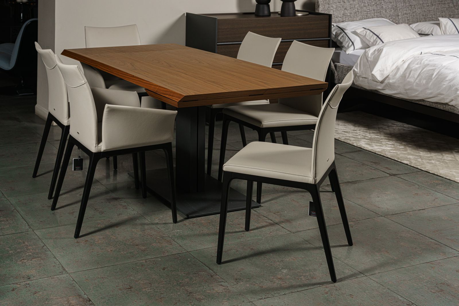 Cattelan Italia Стул без подлокотников Arcadia pelle 948 lino/nero от Cattelan Italia — в интерьере