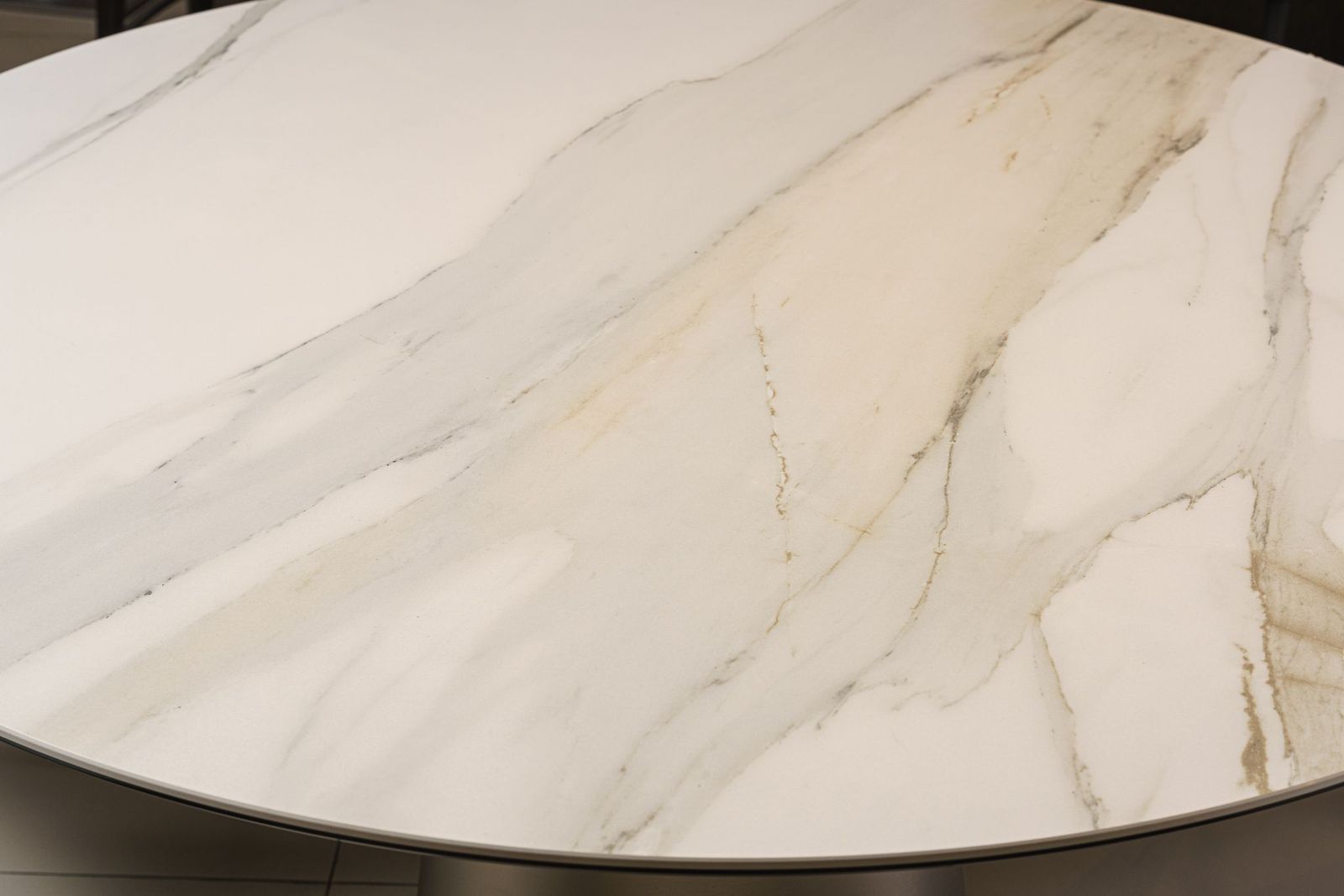 Cattelan Italia Стол Yoda Keramik Round KM05 Golden от Cattelan Italia — в интерьере