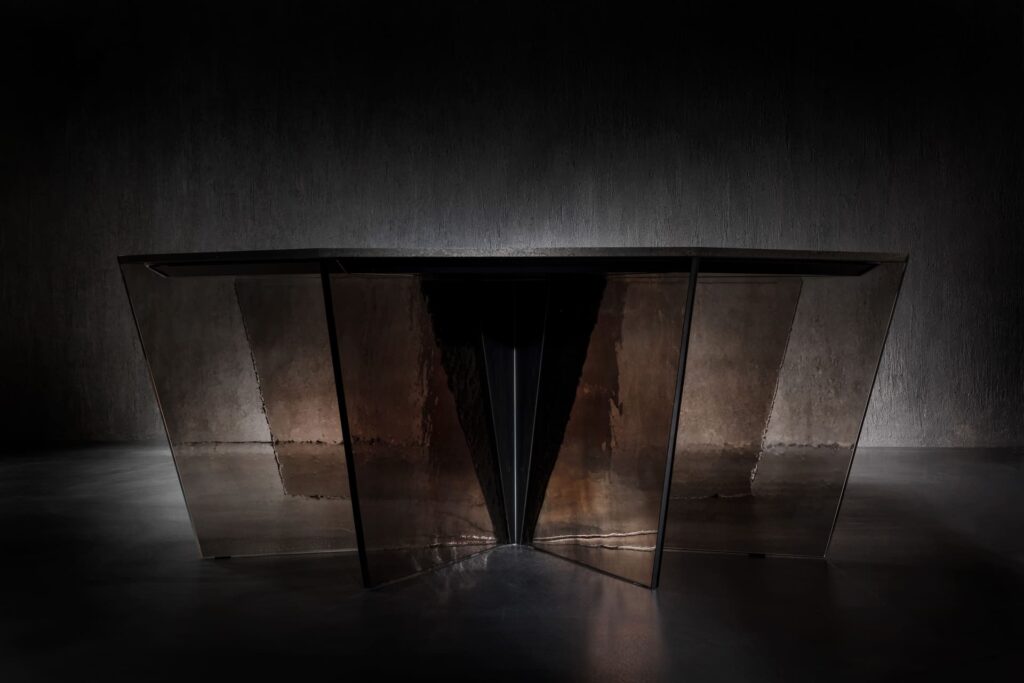 Henge Стол Gotham от Henge — в интерьере