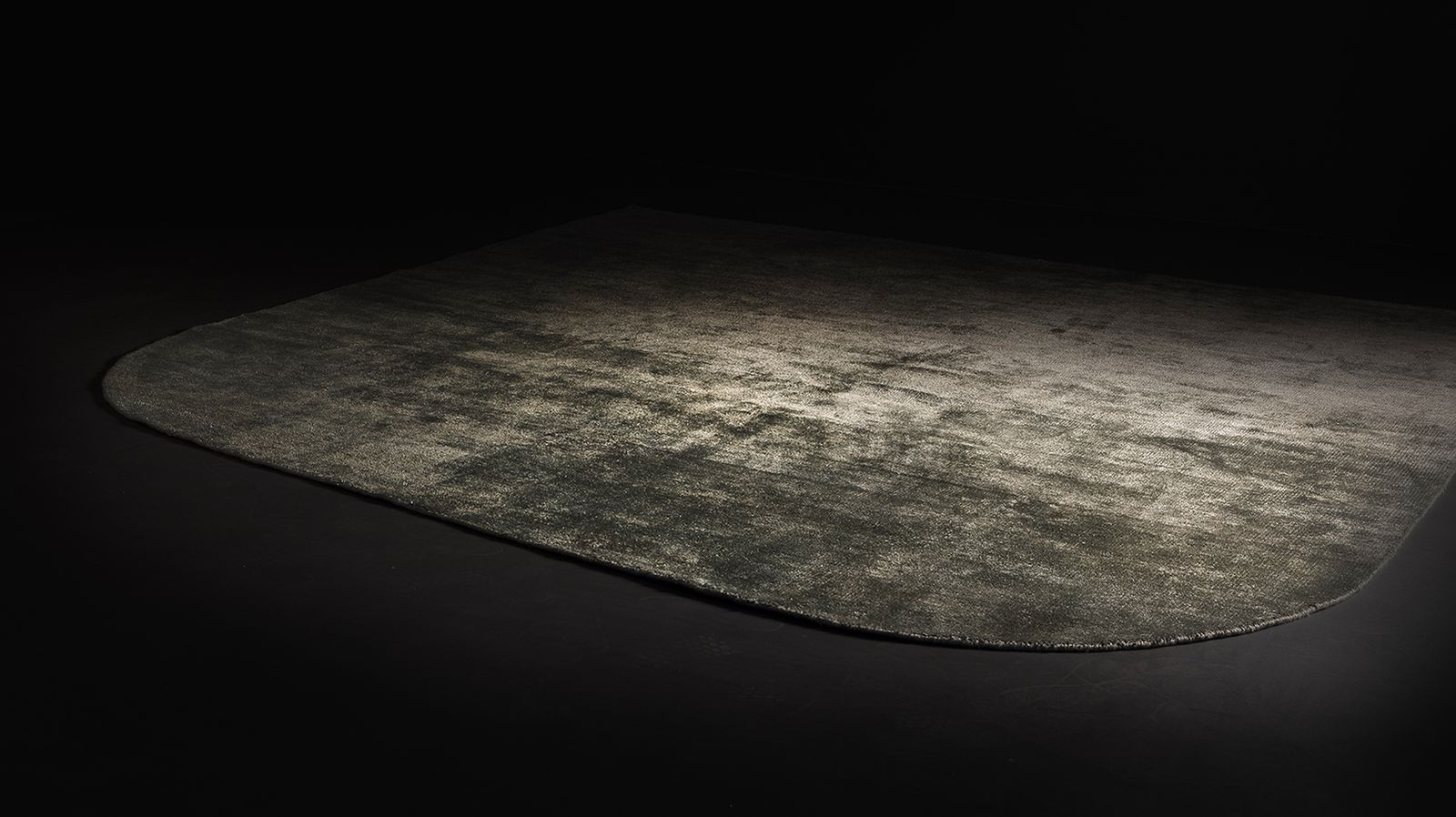 Henge Ковер Patch Silk Rug от Henge — в интерьере