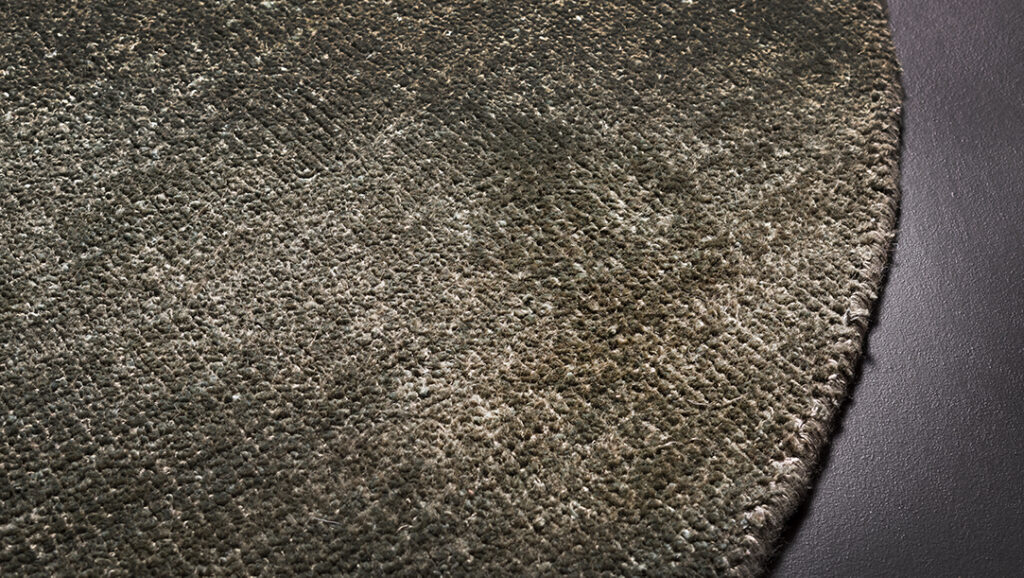 Henge Ковер Patch Silk Rug от Henge — в интерьере