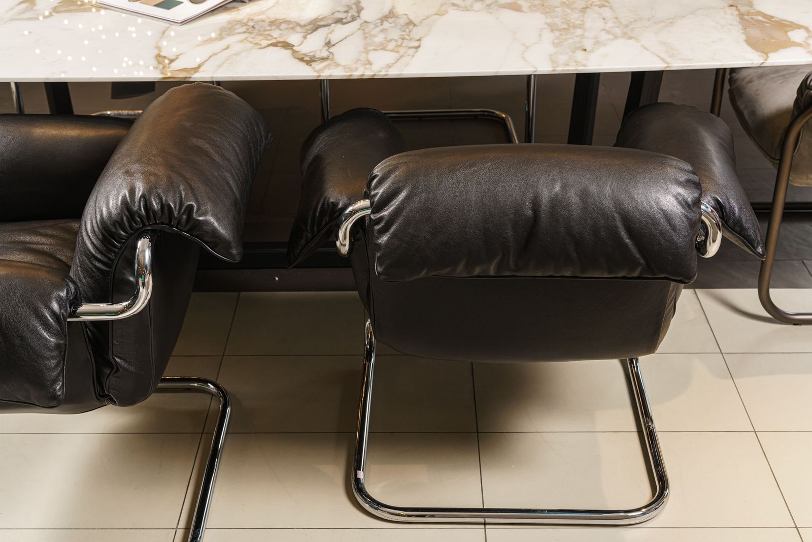 Baxter Стул So Far Polish Deep Black от Baxter — в интерьере