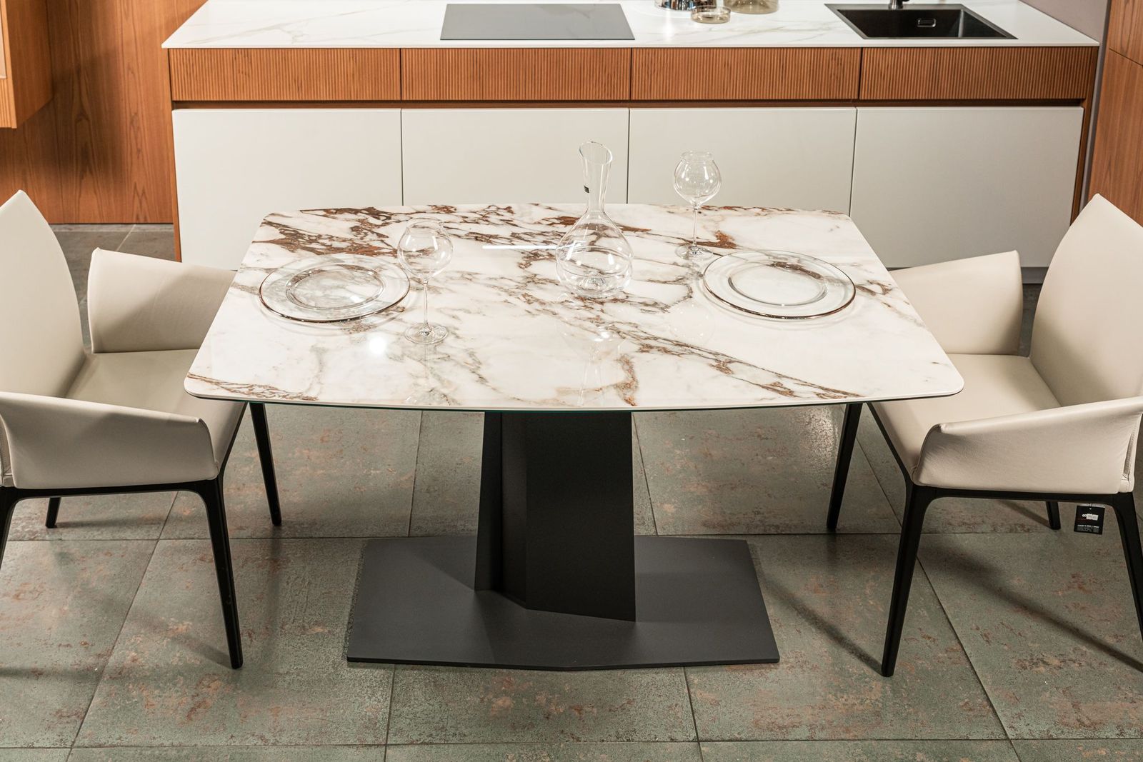 Cattelan Italia Стол Duffy Keramik Drive Marmi KM12 Breccia от Cattelan Italia — в интерьере