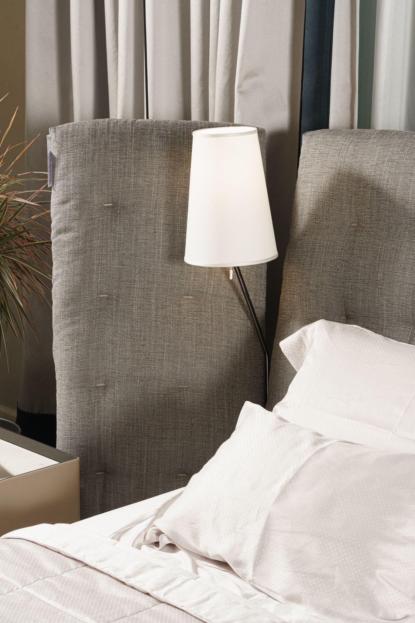 Flou Дизайнерская кровать Angle London 802 от Flou — в интерьере