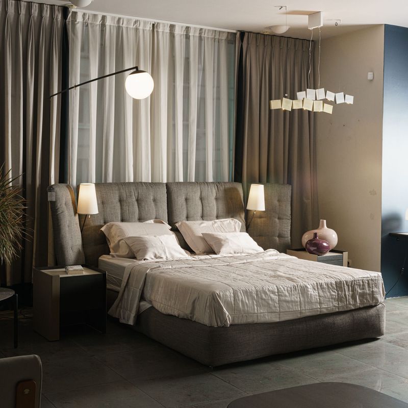 Flou Дизайнерская кровать Angle London 802 от Flou — в интерьере