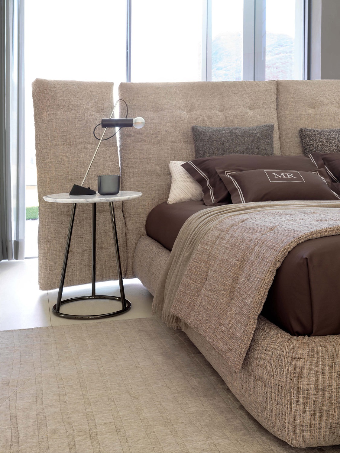 Flou Дизайнерская кровать Angle Monsieur 399 от Flou — в интерьере