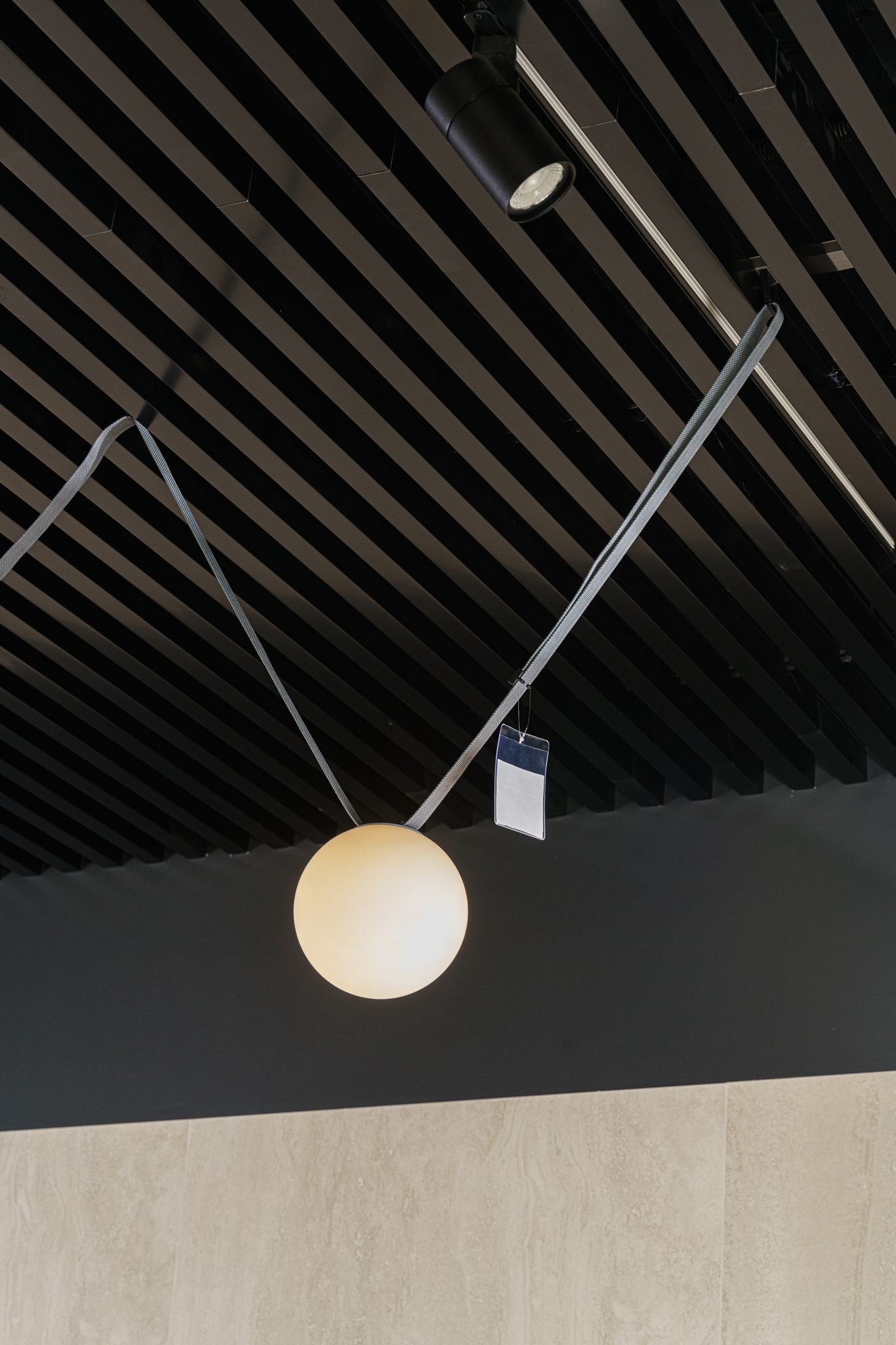 Vibia Подвесной светильник Plusminus Blue от Vibia — в интерьере