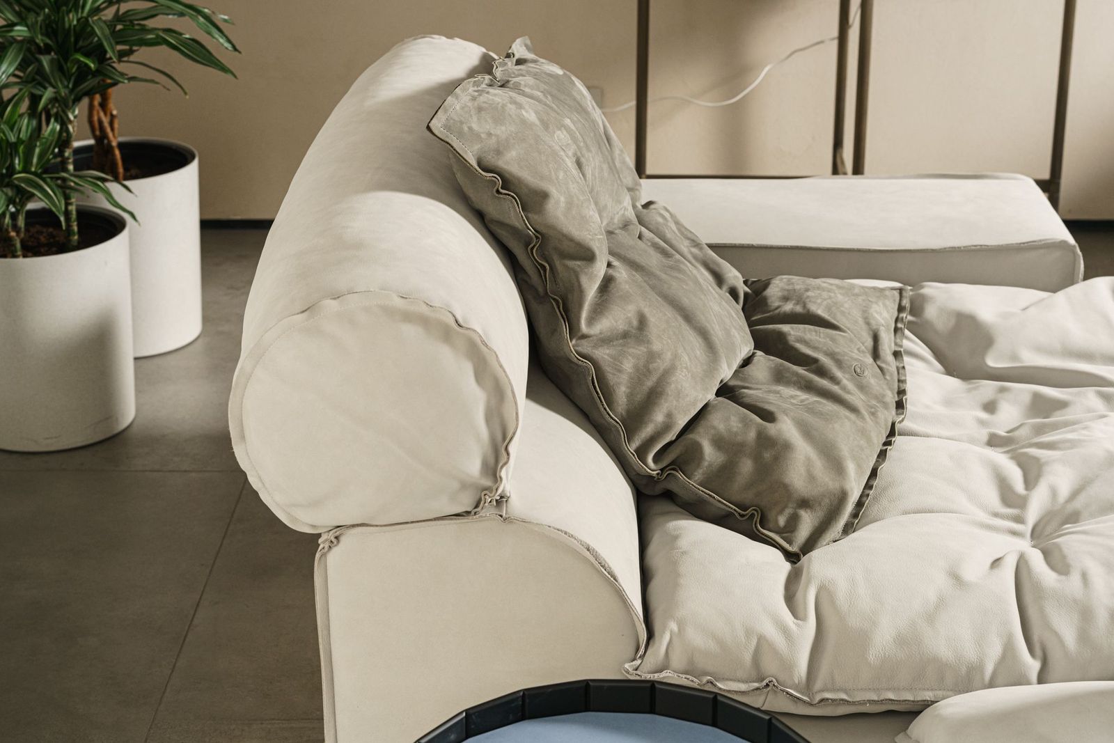 Baxter Модульный диван Miami Soft Kashmir Nuage/Kashmir Mousse от Baxter — в интерьере