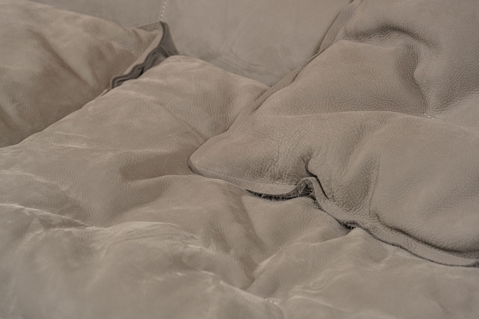 Baxter Диван прямой Miami Soft Nabuck Light Grey от Baxter — в интерьере