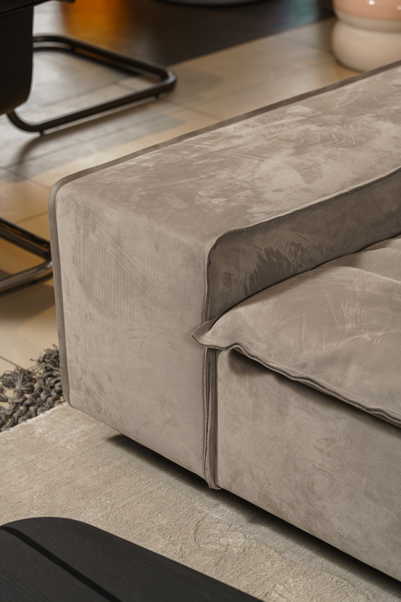 Baxter Диван прямой Miami Soft Nabuck Light Grey от Baxter — в интерьере