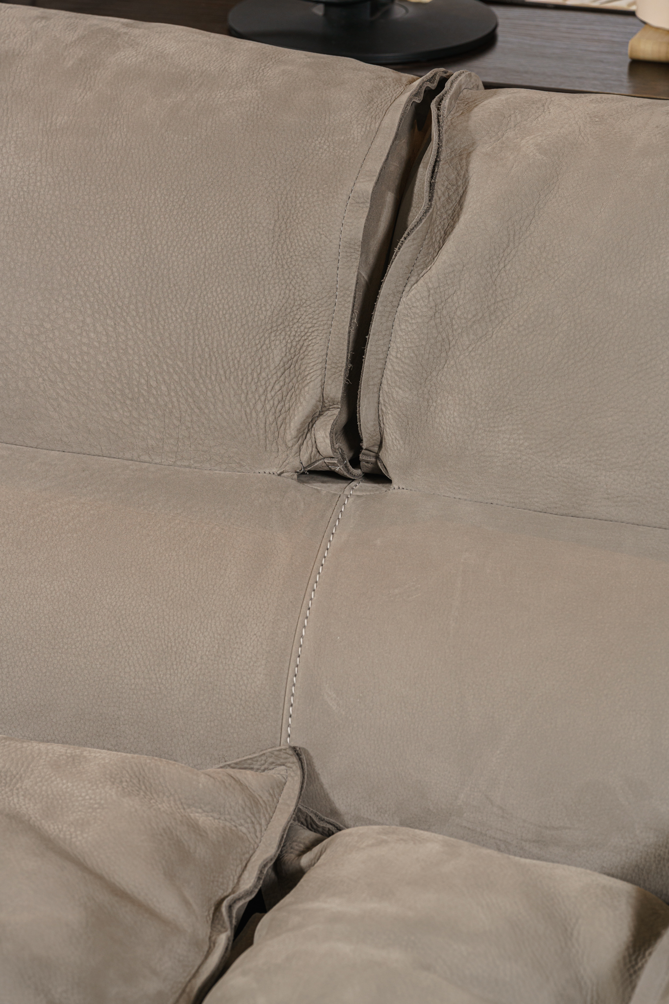 Baxter Диван прямой Miami Soft Nabuck Light Grey от Baxter — в интерьере
