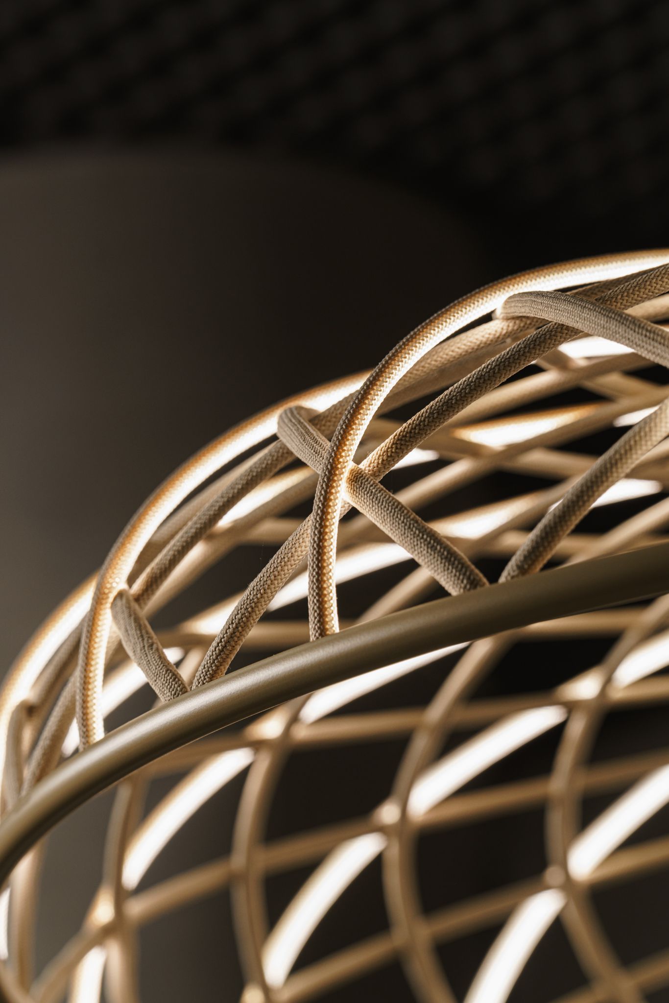 Flos Подвесной светильник Skynest Almond от Flos — в интерьере