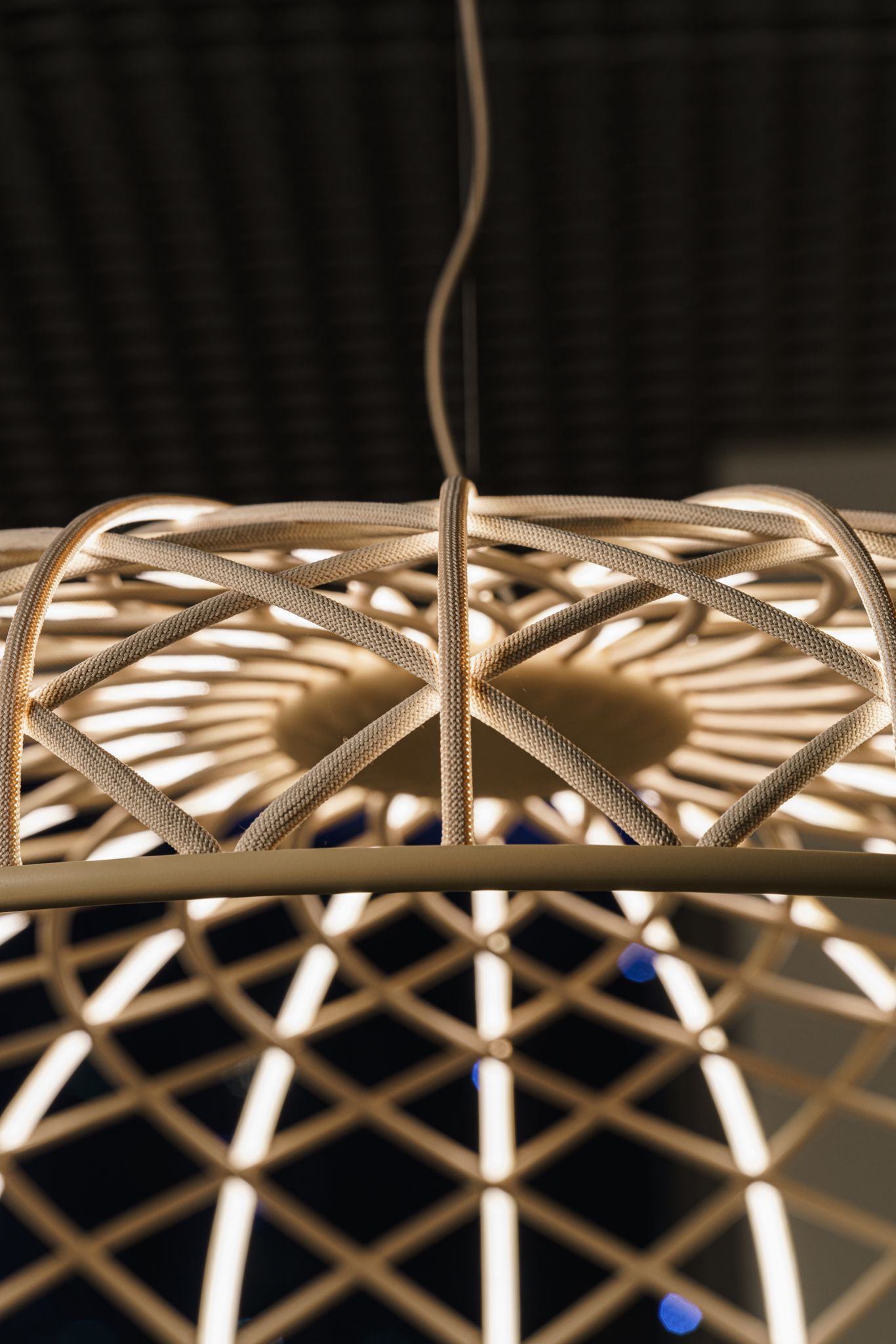 Flos Подвесной светильник Skynest Almond от Flos — в интерьере