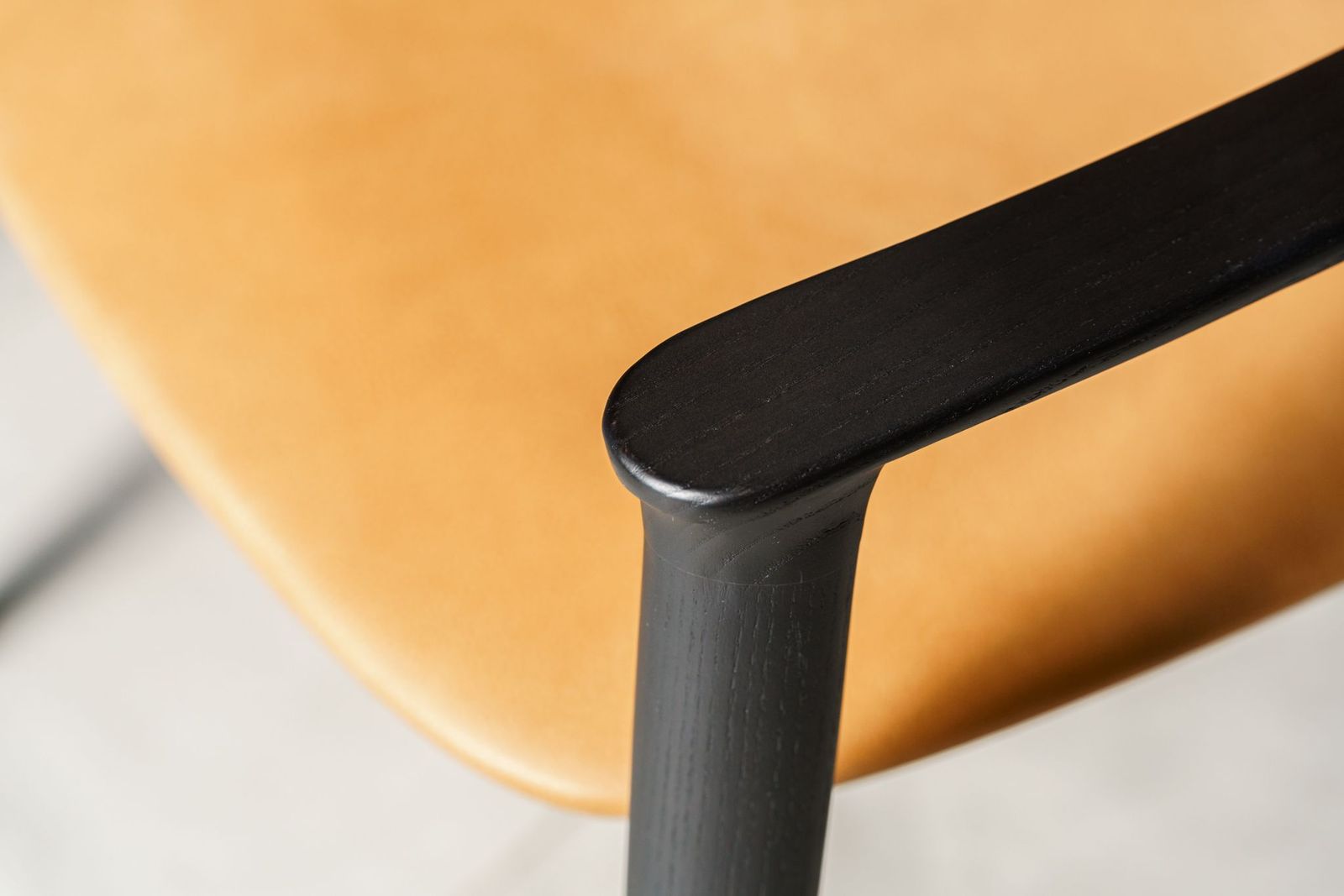 Poliform Стул с подлокотниками Curve от Poliform — в интерьере