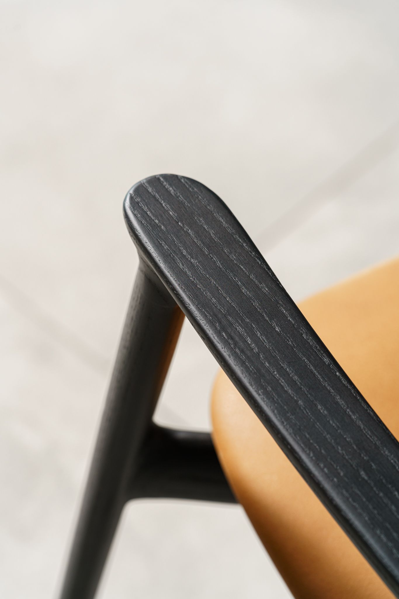 Poliform Стул с подлокотниками Curve от Poliform — в интерьере