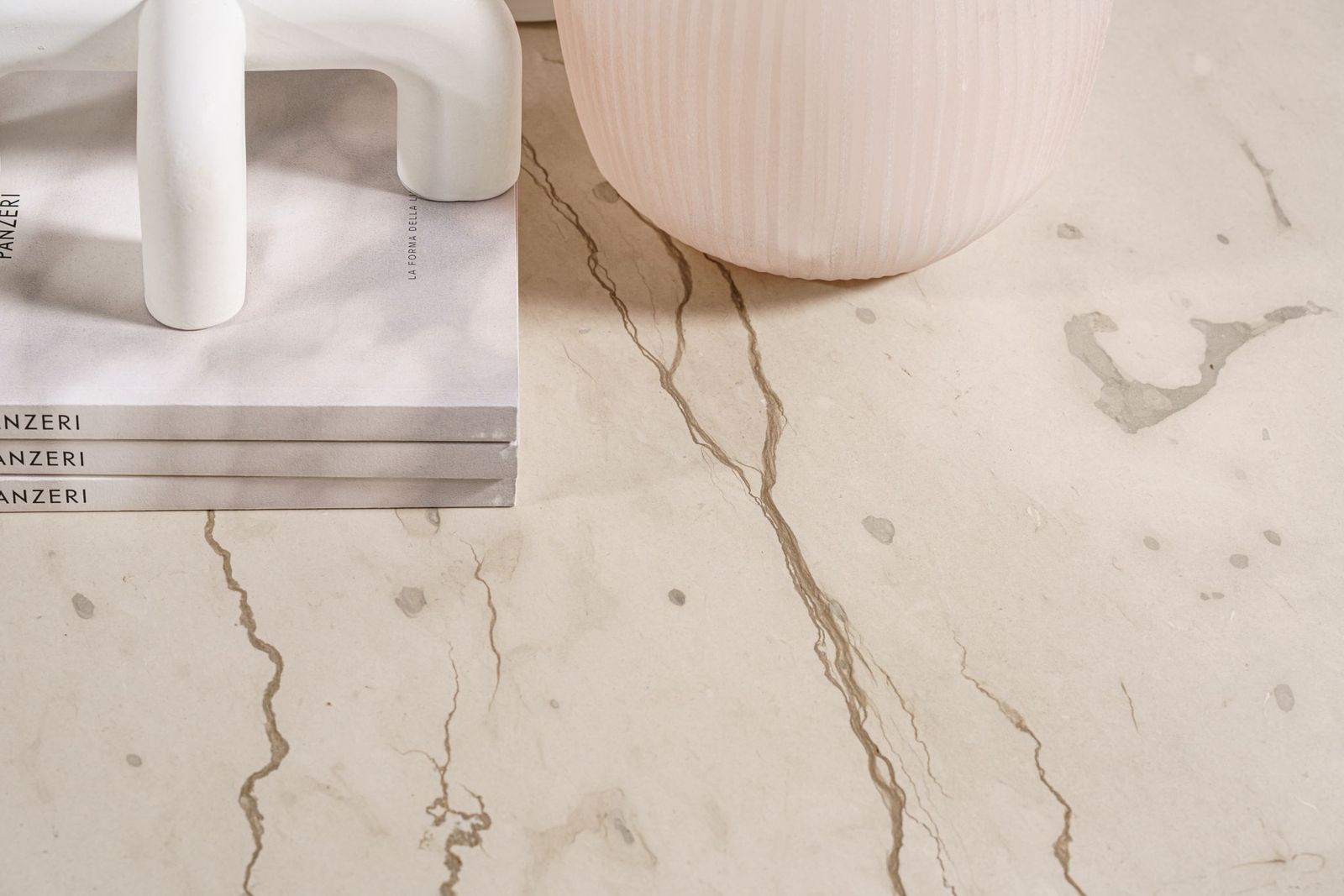 Poliform Журнальный столик Mush 120 Zecevo Marble от Poliform — в интерьере