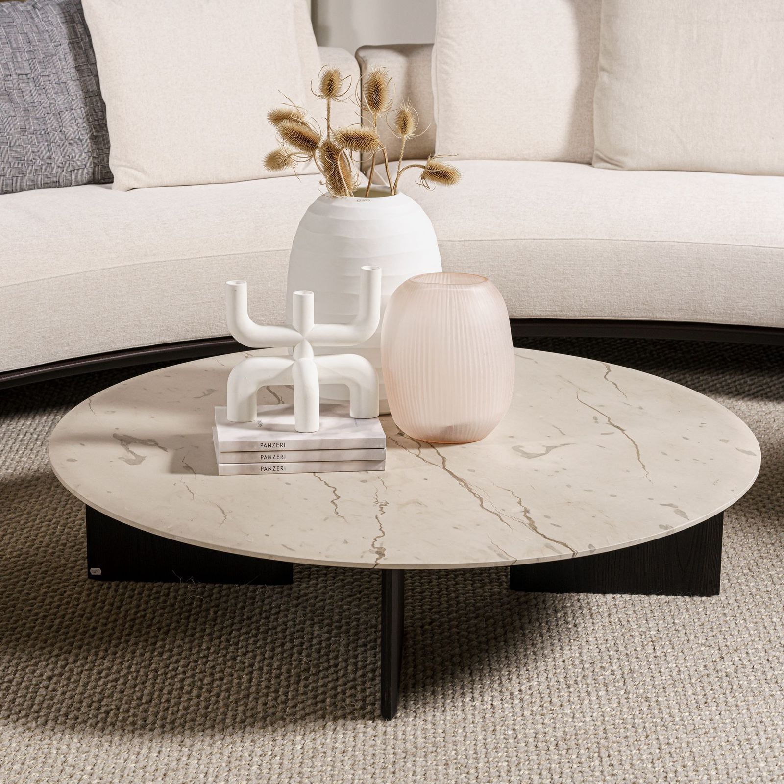 Poliform Журнальный столик Mush 120 Zecevo Marble от Poliform — в интерьере