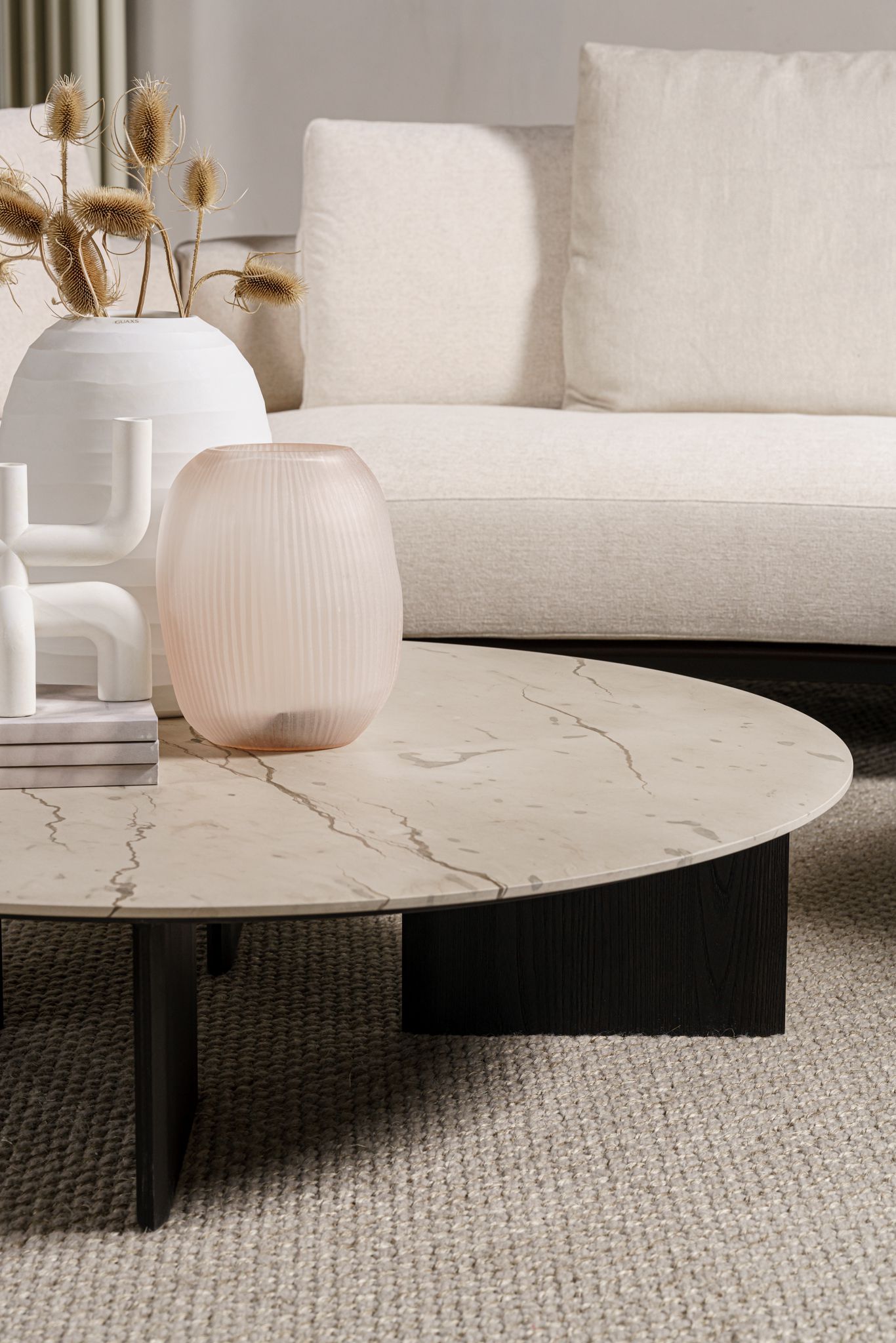 Poliform Журнальный столик Mush 120 Zecevo Marble от Poliform — в интерьере